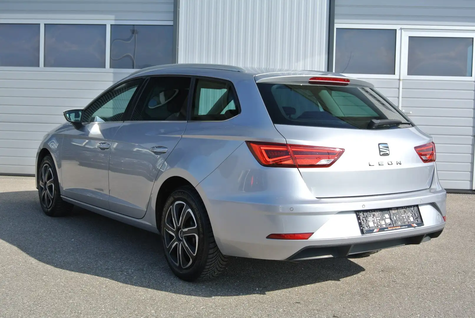 SEAT Leon ST 1.6 TDI Xcellence * LED-SW * LEDER * SHZ Argent - 2