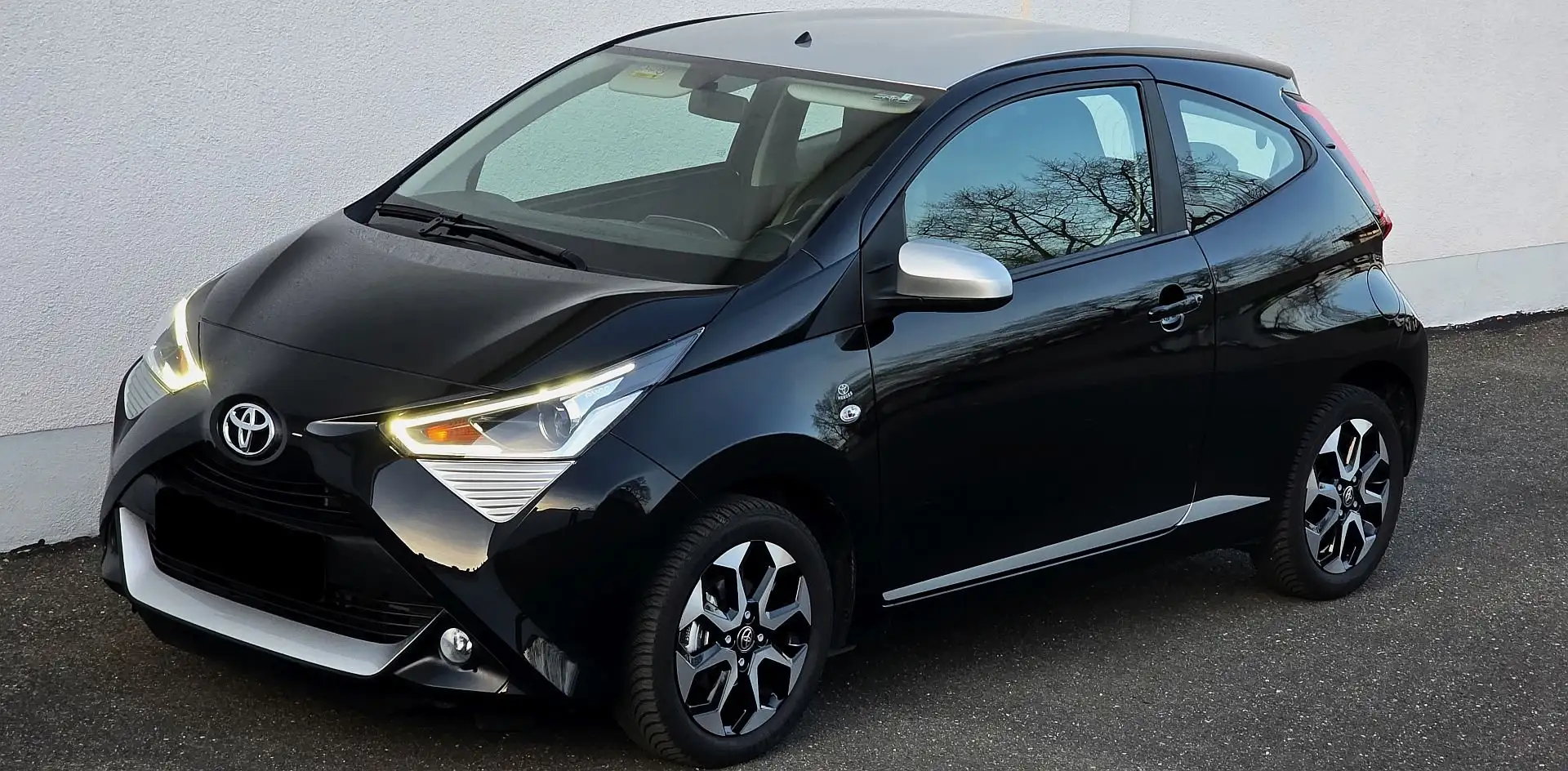 Toyota Aygo Aygo Automatik Navi Kamera PDC Alu Schwarz - 1