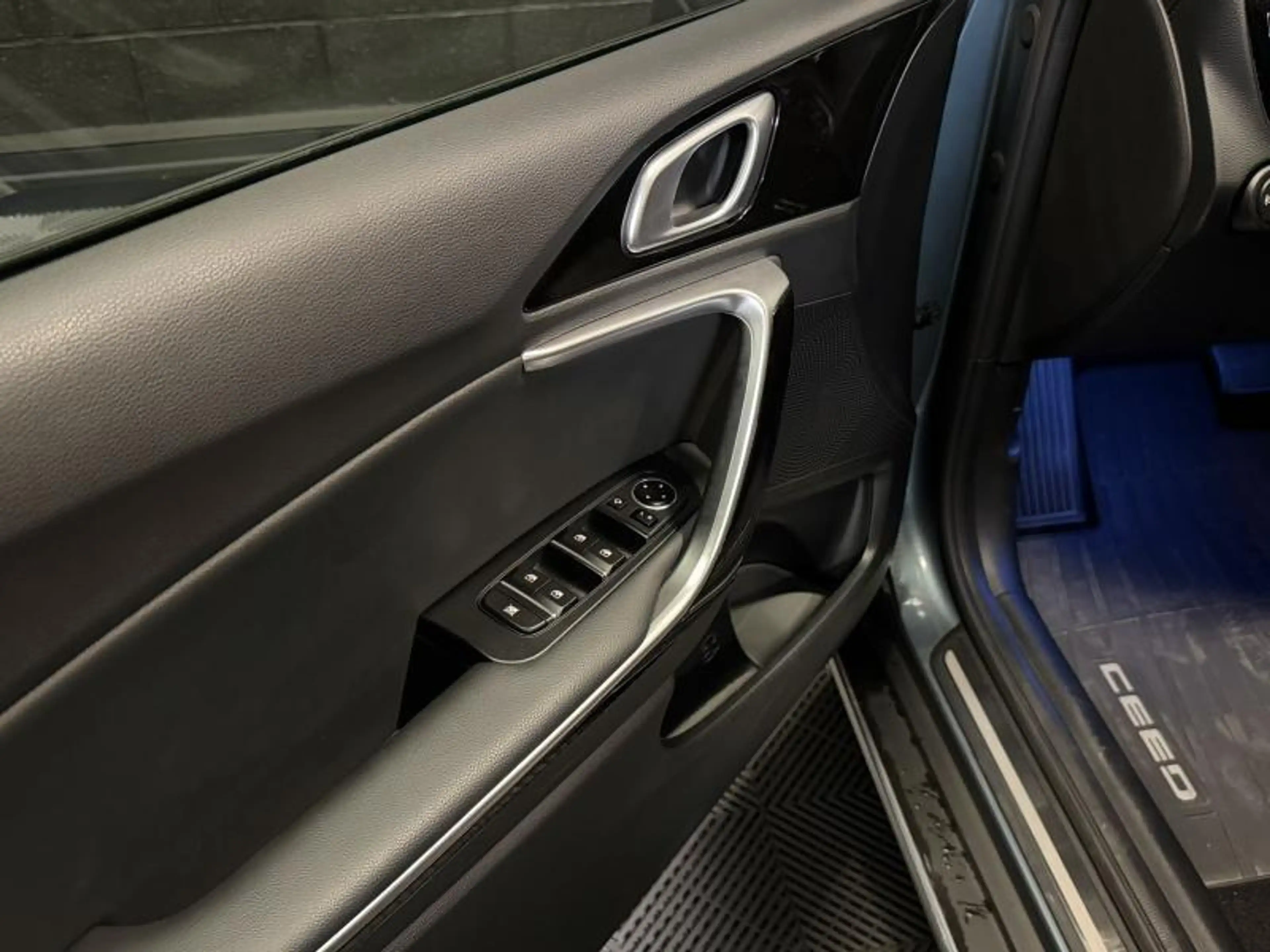 Kia XCeed 1.5T-GDi 140cv *Camera*Carplay*Cruise* — photo 14