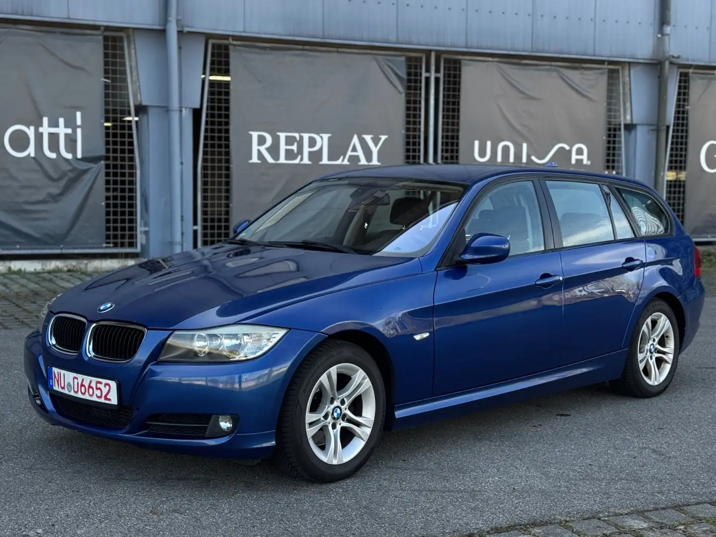 BMW 320 d Automatik Euro5 Klimaautomatik PDC Blau - 1