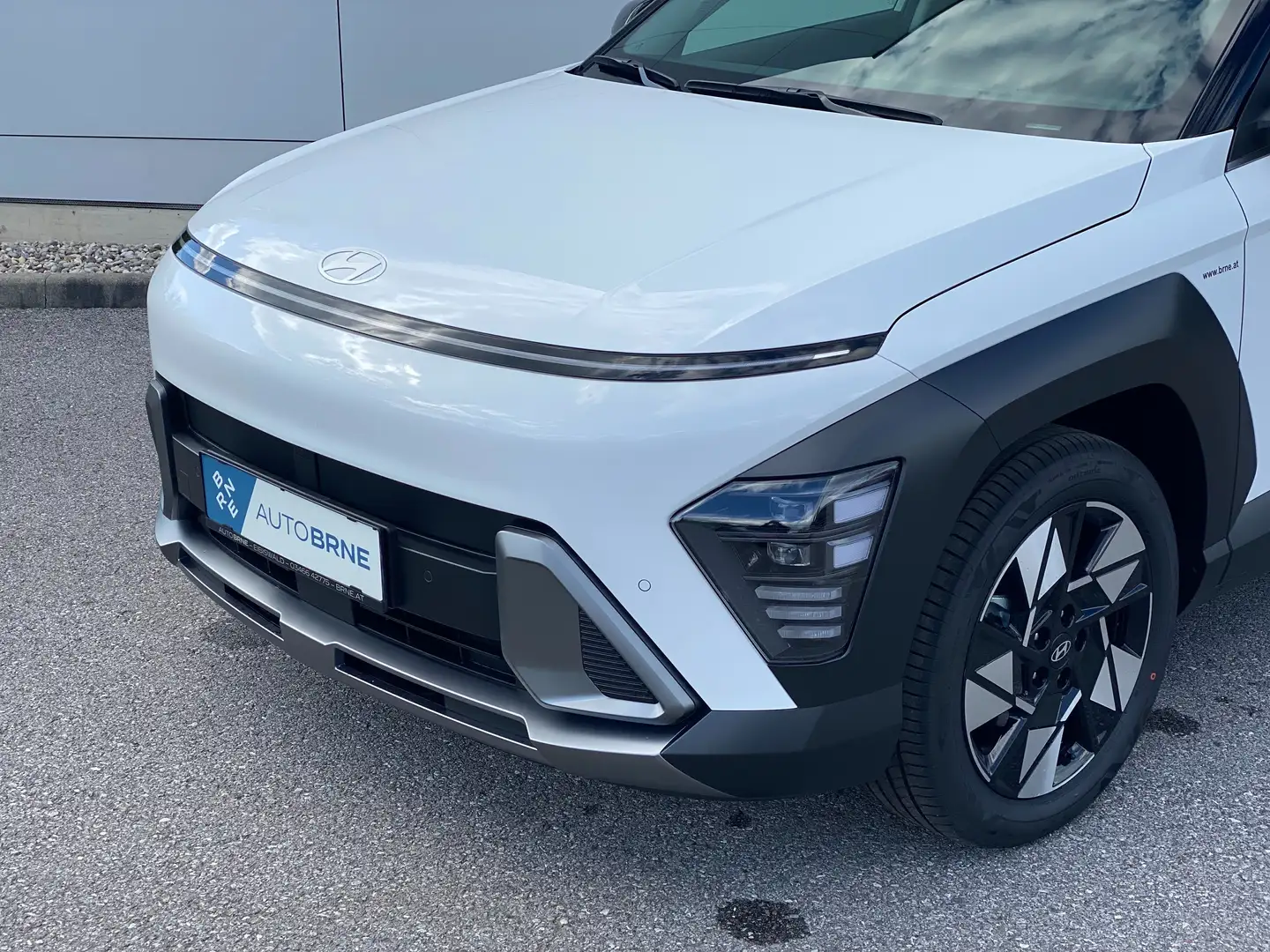 Hyundai KONA 1,6 GDI Hybrid Trend Line DCT Aut. Weiß - 2