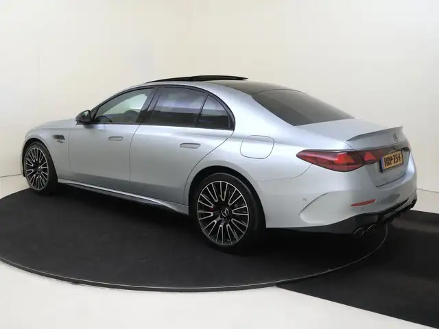 Mercedes-Benz E-Class view 3