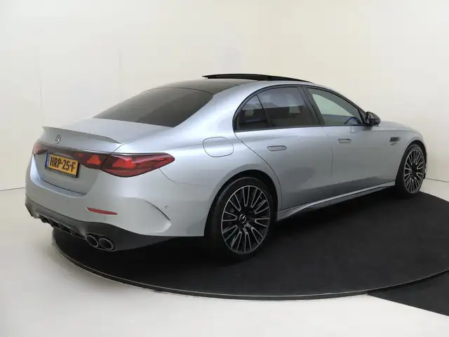 Mercedes-Benz E-Class view 4