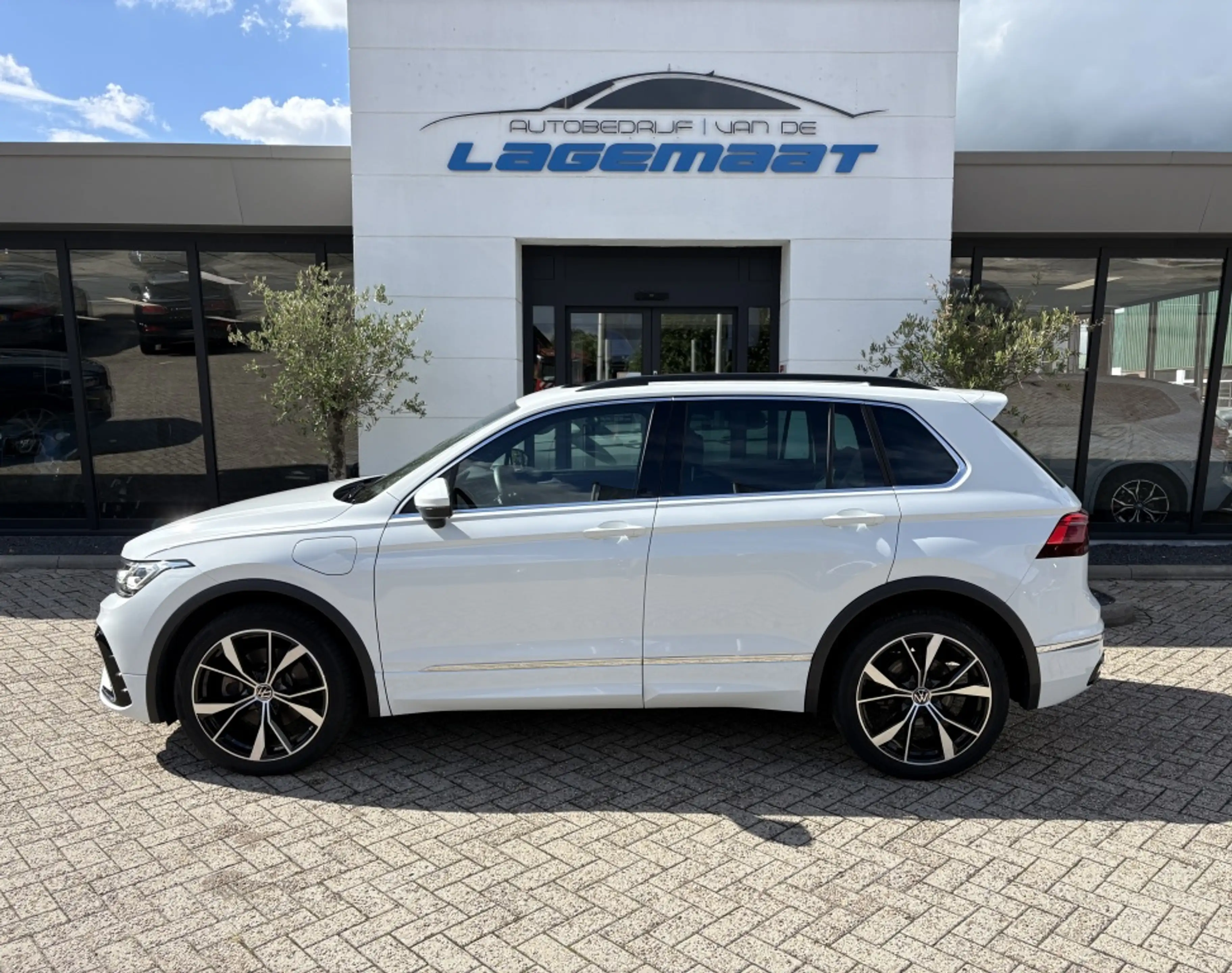 Volkswagen Tiguan R-Line eHybrid | Camera | Panoramadak | IQ lights — photo 2