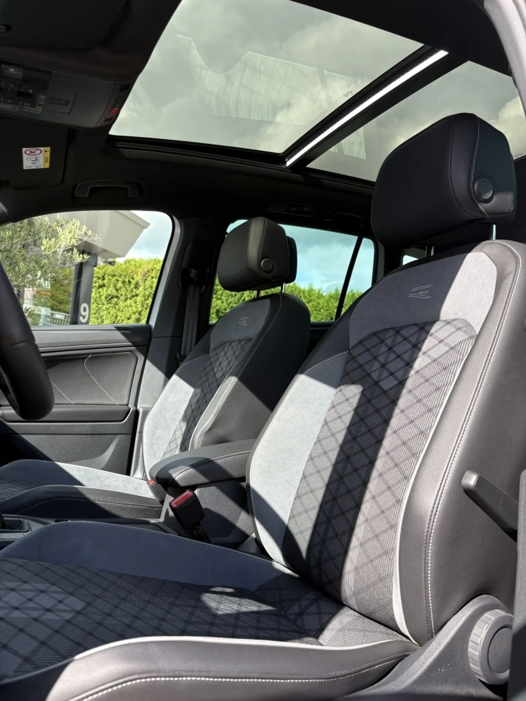 Volkswagen Tiguan R-Line eHybrid | Camera | Panoramadak | IQ lights — photo 11