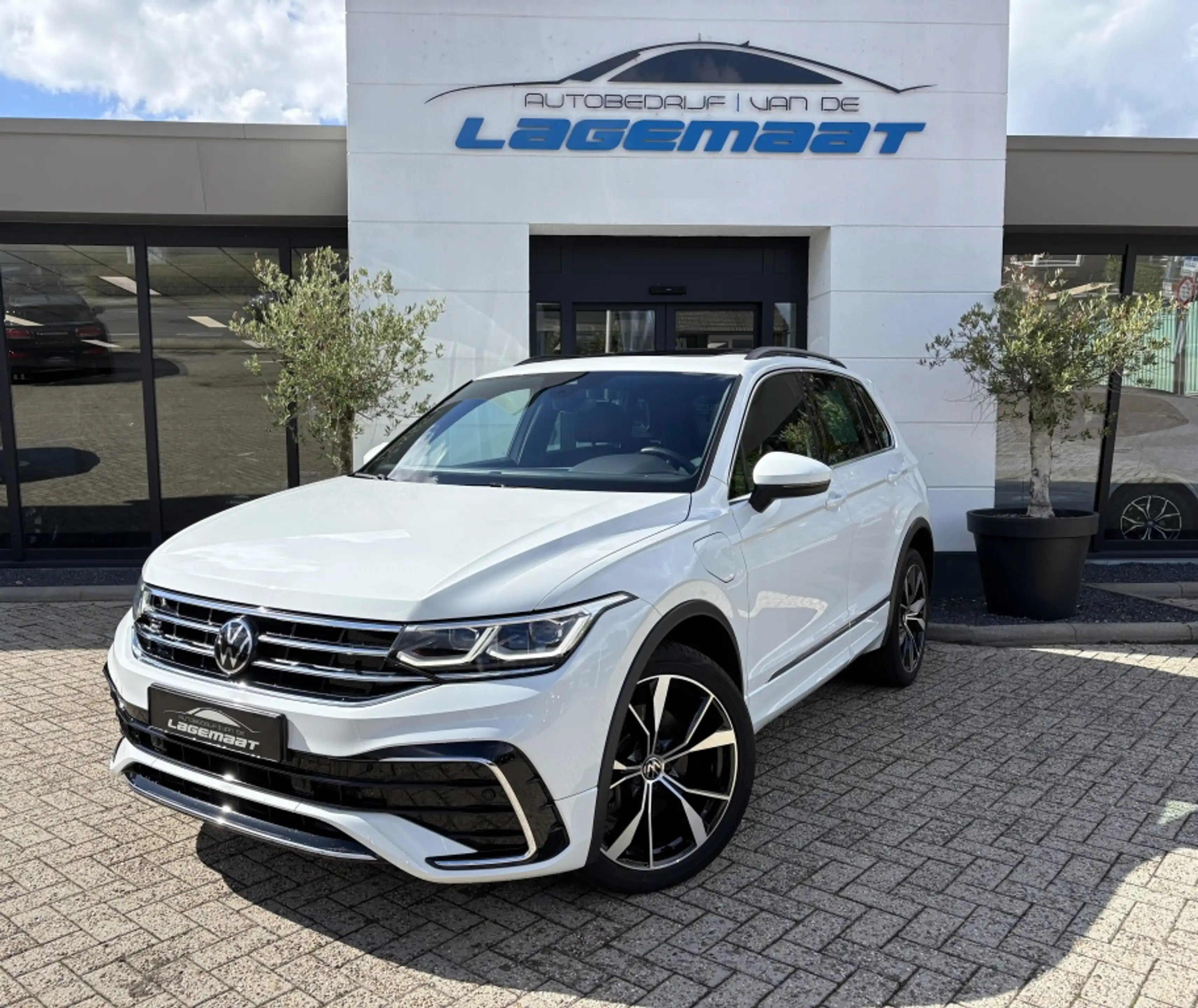 Volkswagen Tiguan R-Line eHybrid | Camera | Panoramadak | IQ lights