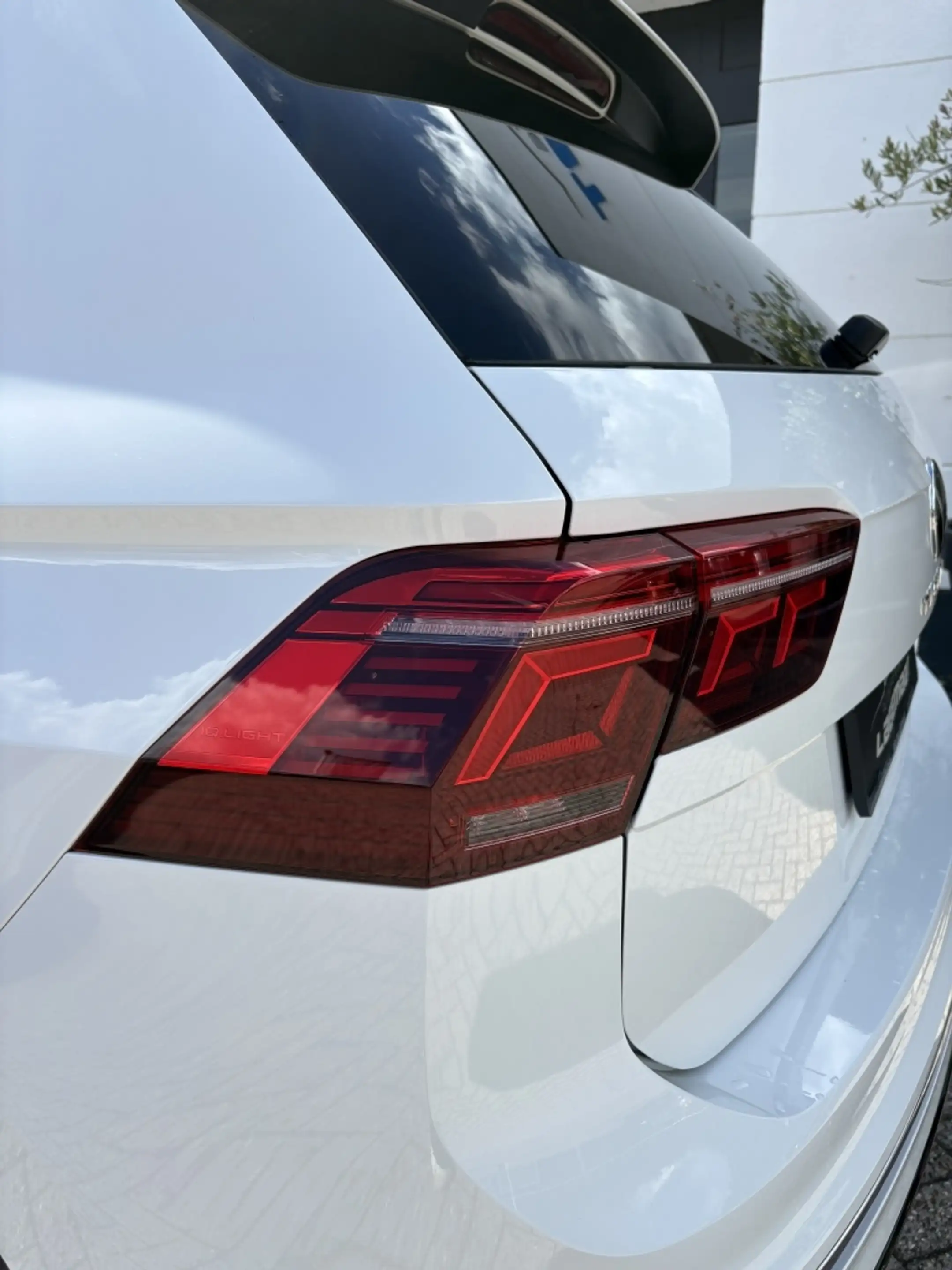Volkswagen Tiguan R-Line eHybrid | Camera | Panoramadak | IQ lights — photo 8