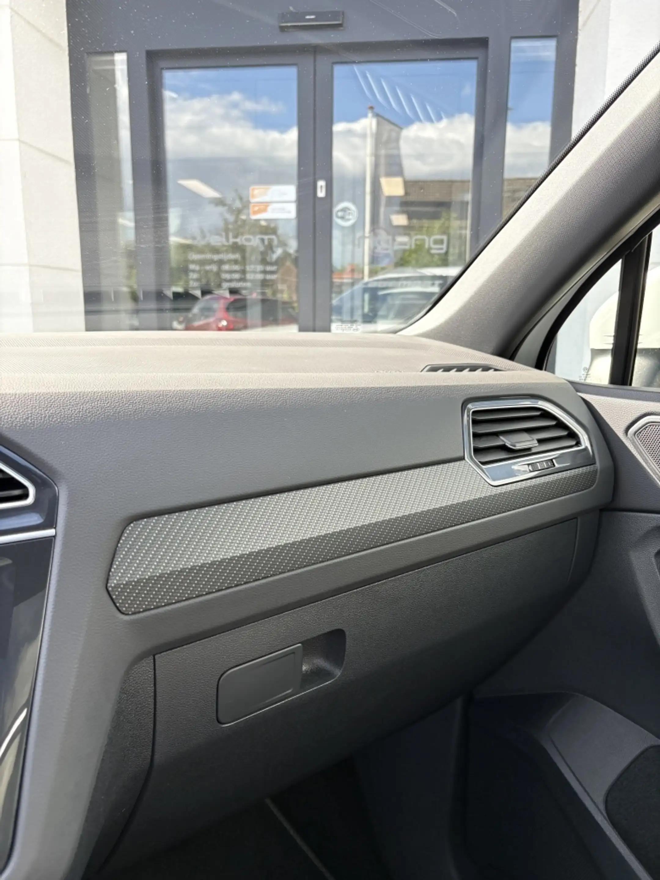 Volkswagen Tiguan R-Line eHybrid | Camera | Panoramadak | IQ lights — photo 24