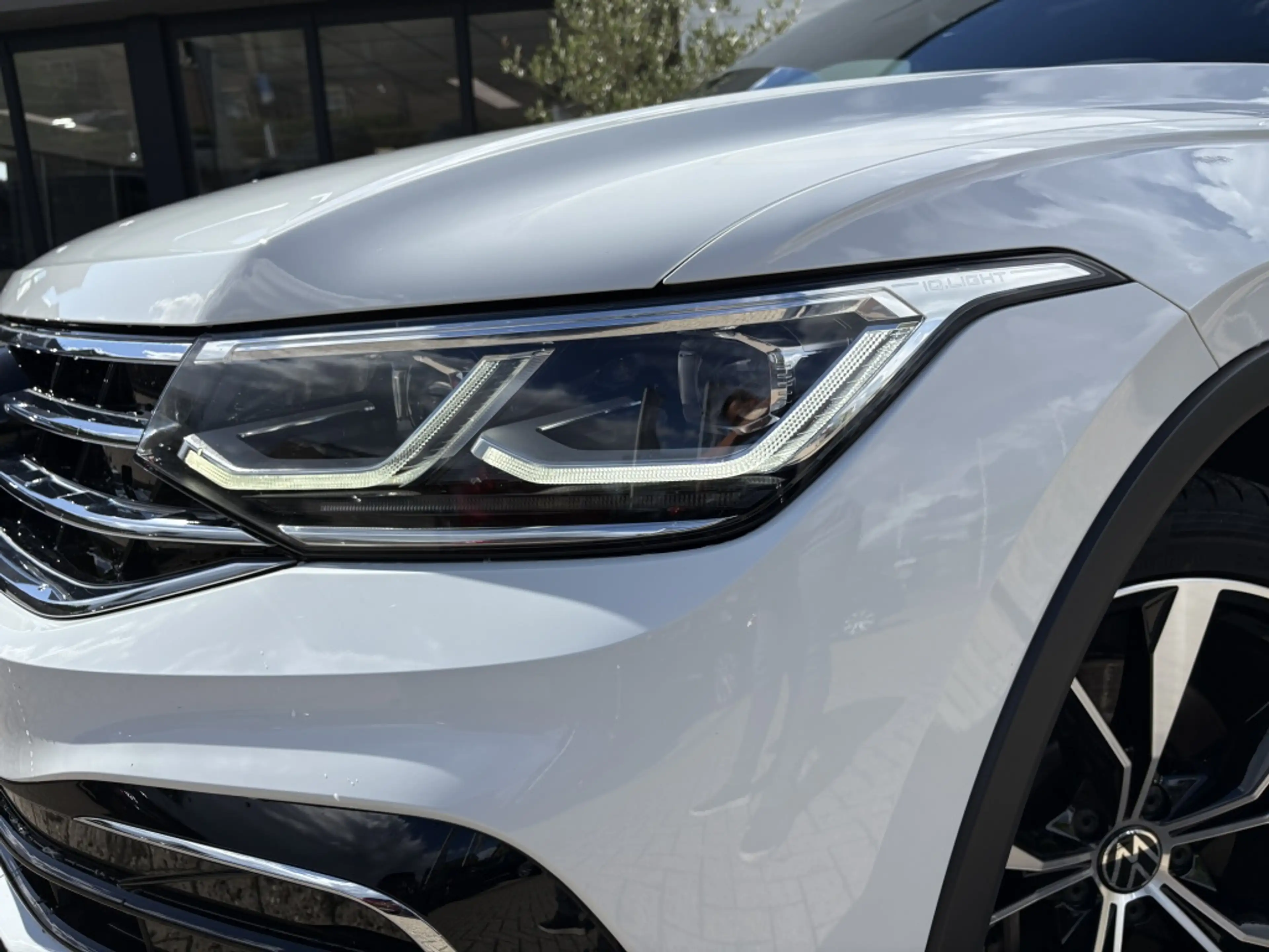 Volkswagen Tiguan R-Line eHybrid | Camera | Panoramadak | IQ lights — photo 3