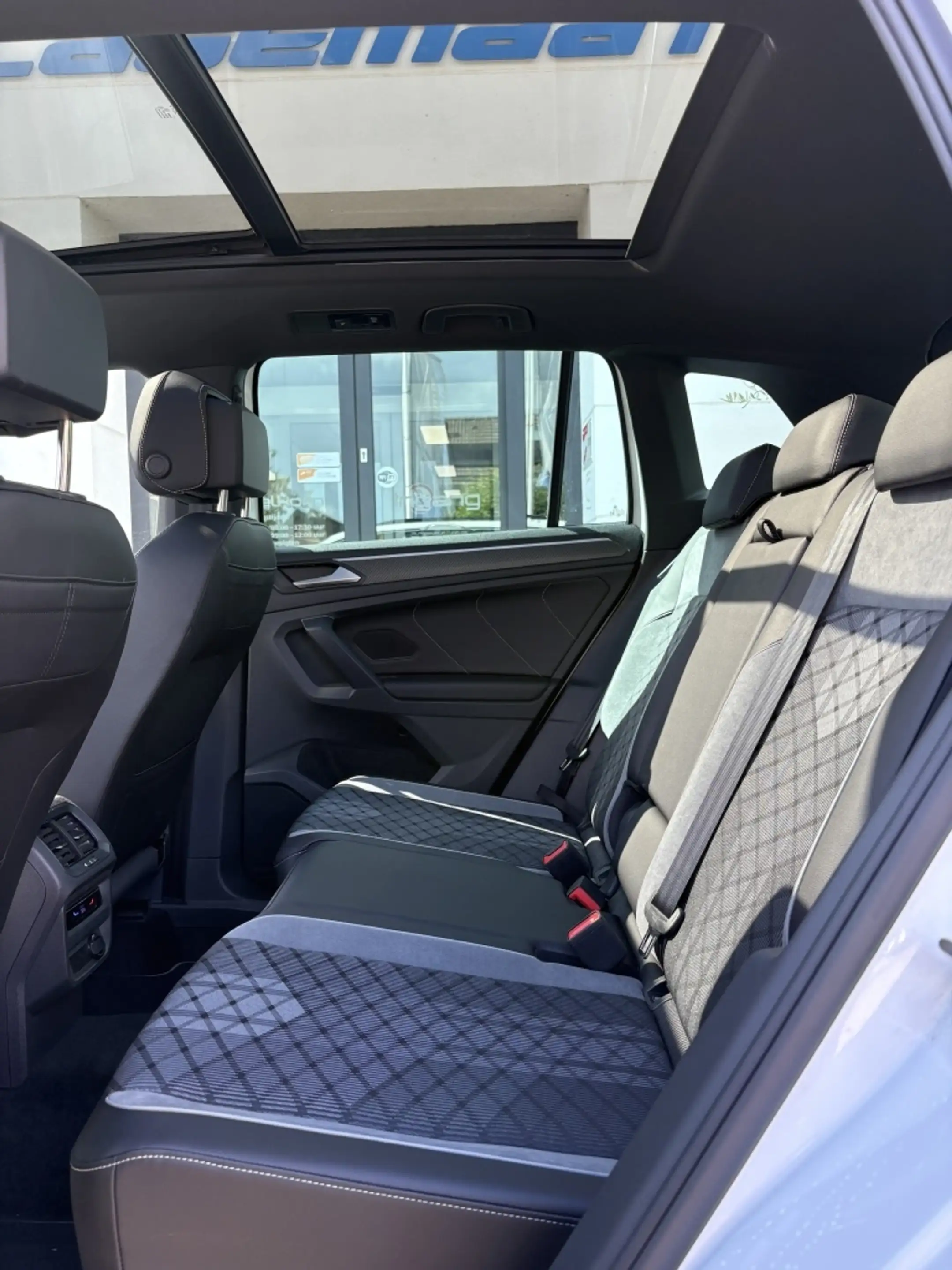 Volkswagen Tiguan R-Line eHybrid | Camera | Panoramadak | IQ lights — photo 12