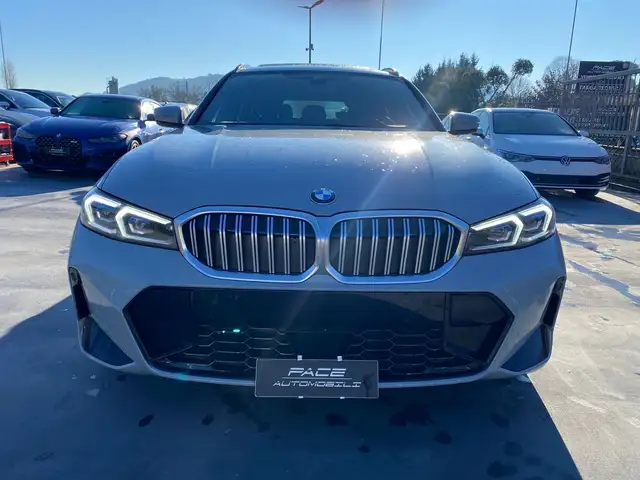 BMW 3 Series view 4