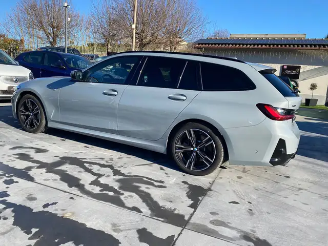 BMW 3 Series view 10