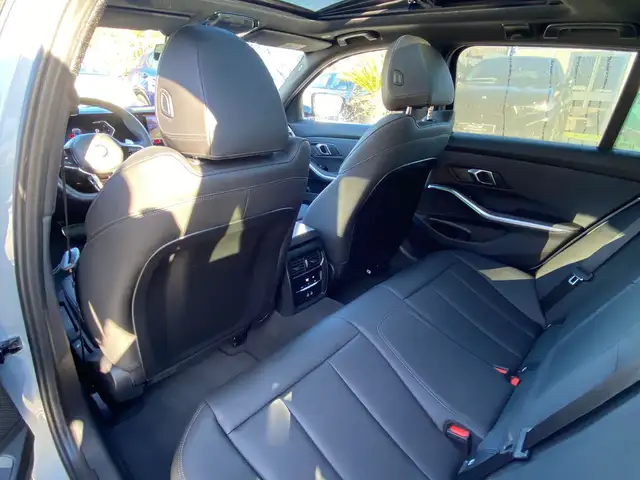 BMW 3 Series view 7