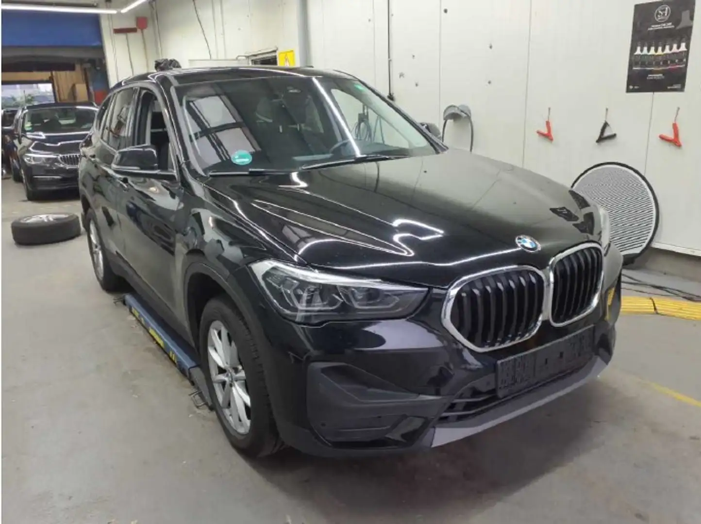 BMW X1 xDrive Sport Advantage LED AHK PDC R.Cam SHZ Navi Noir - 2