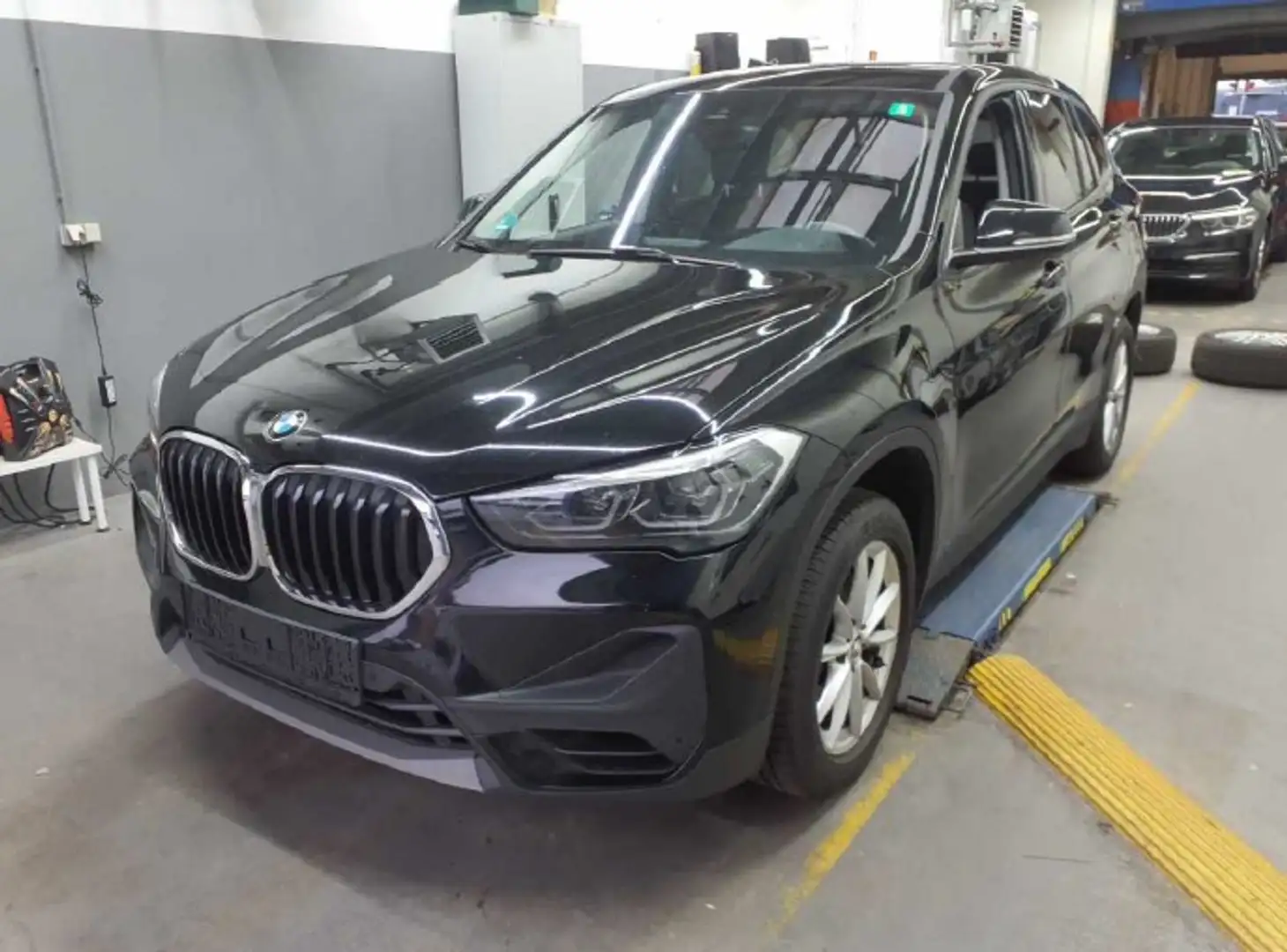BMW X1 xDrive Sport Advantage LED AHK PDC R.Cam SHZ Navi Noir - 1