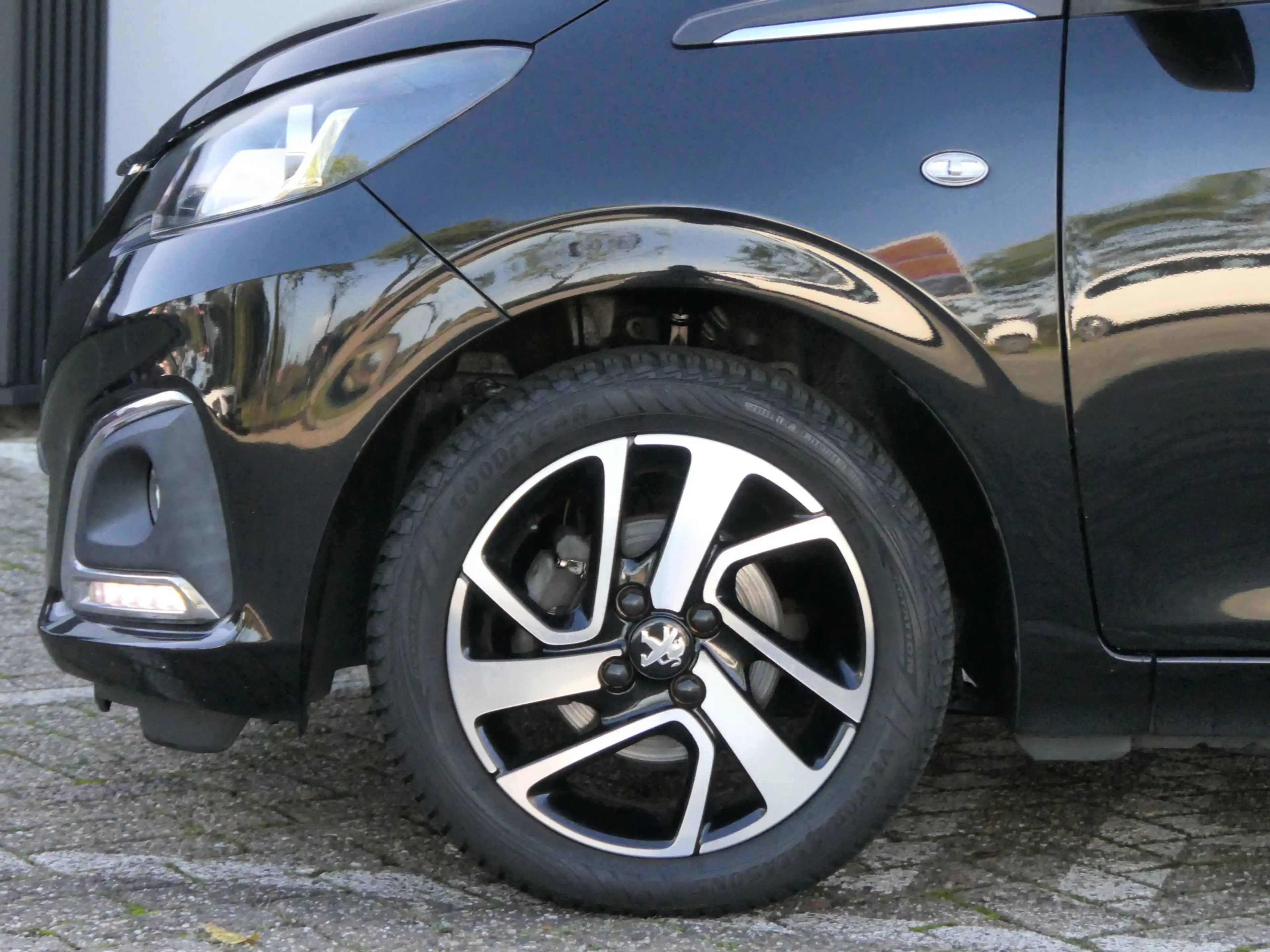 Peugeot 108 1.0 e-VTi Allure | Camera | Apple Carplay/Android — photo 14