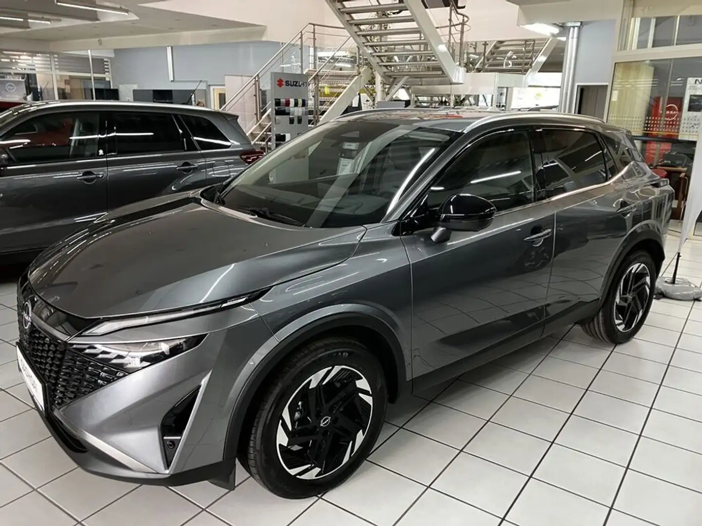 Nissan Qashqai 1,3 DIG-T MHEV 4x4 N-Connecta+ Xtronic Grau - 1