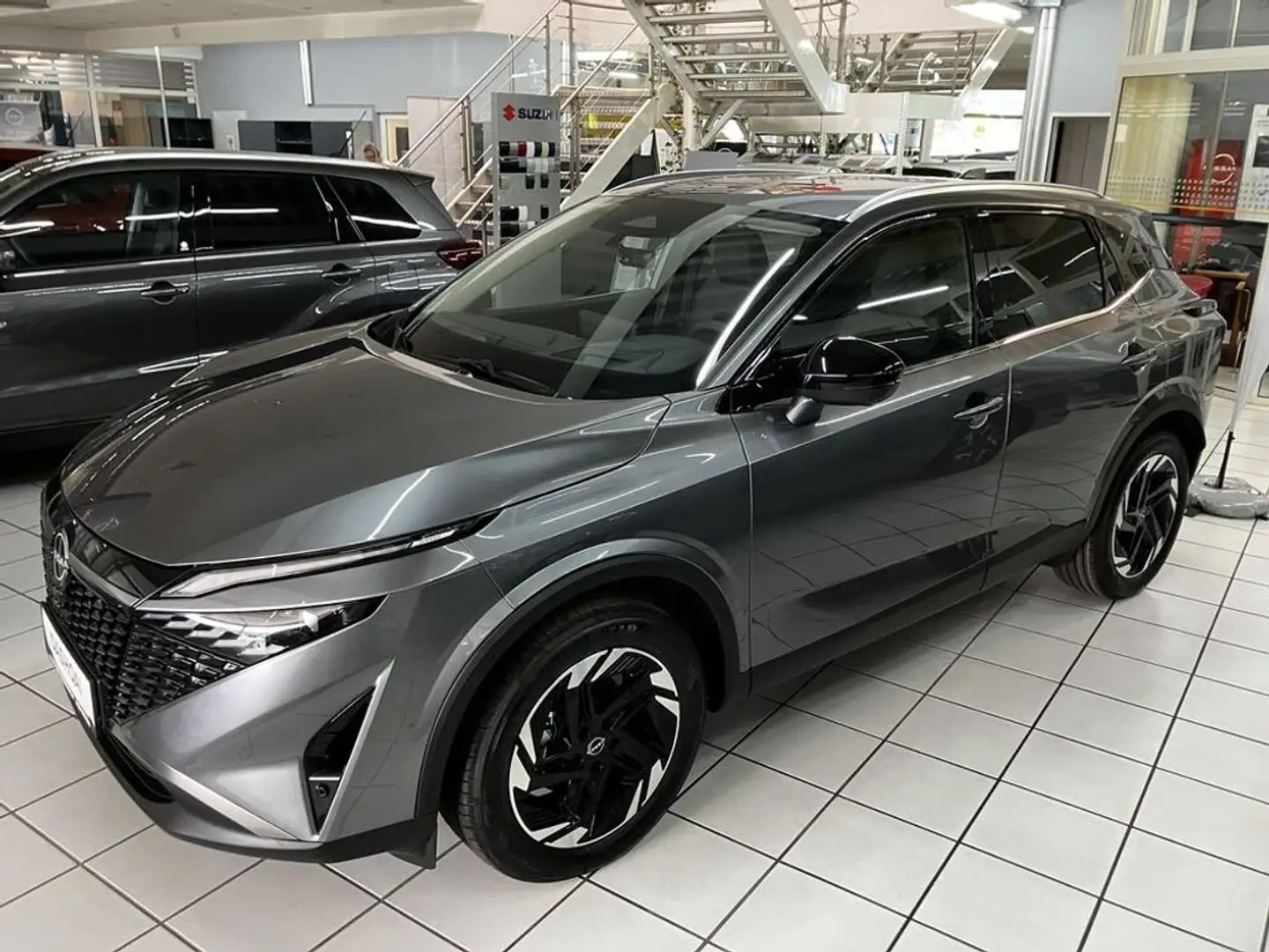 Nissan Qashqai 1,3 DIG-T MHEV 4x4 N-Connecta+ Xtronic Grau - 2