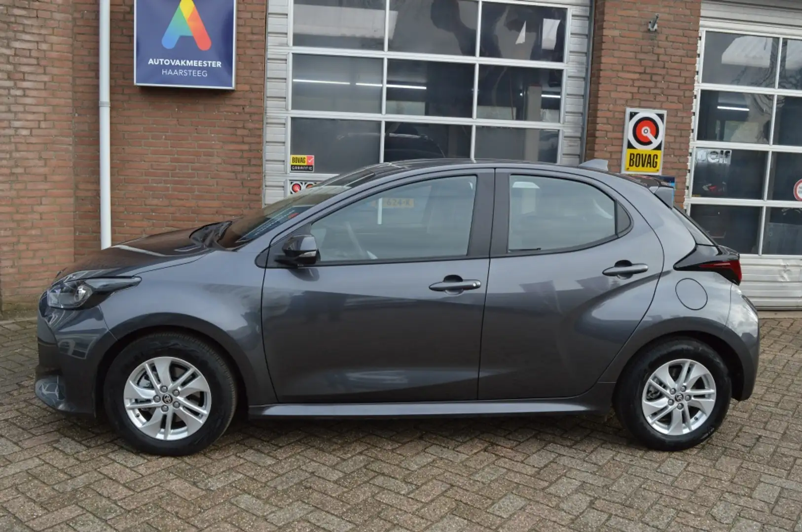 Toyota Yaris 1.5 Hyb. 115 Active, Camera, Apple Carplay/Android Grau - 2
