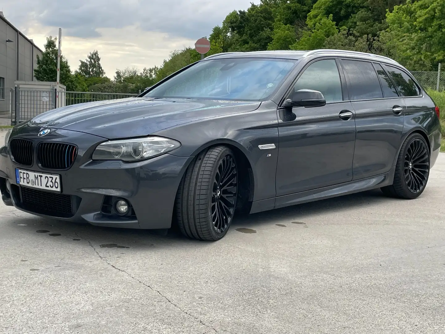 BMW 530 BMW 530d xDrive LCI - HUD - Pano - M Paket-Comfort Schwarz - 1