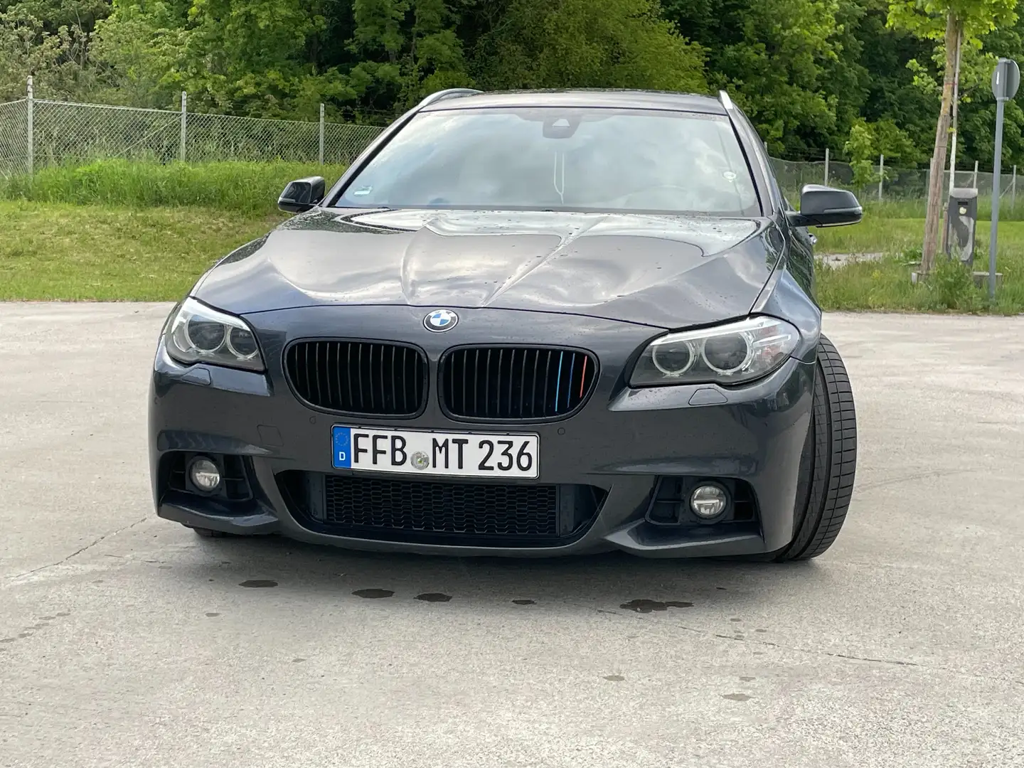 BMW 530 BMW 530d xDrive LCI - HUD - Pano - M Paket-Comfort Schwarz - 2