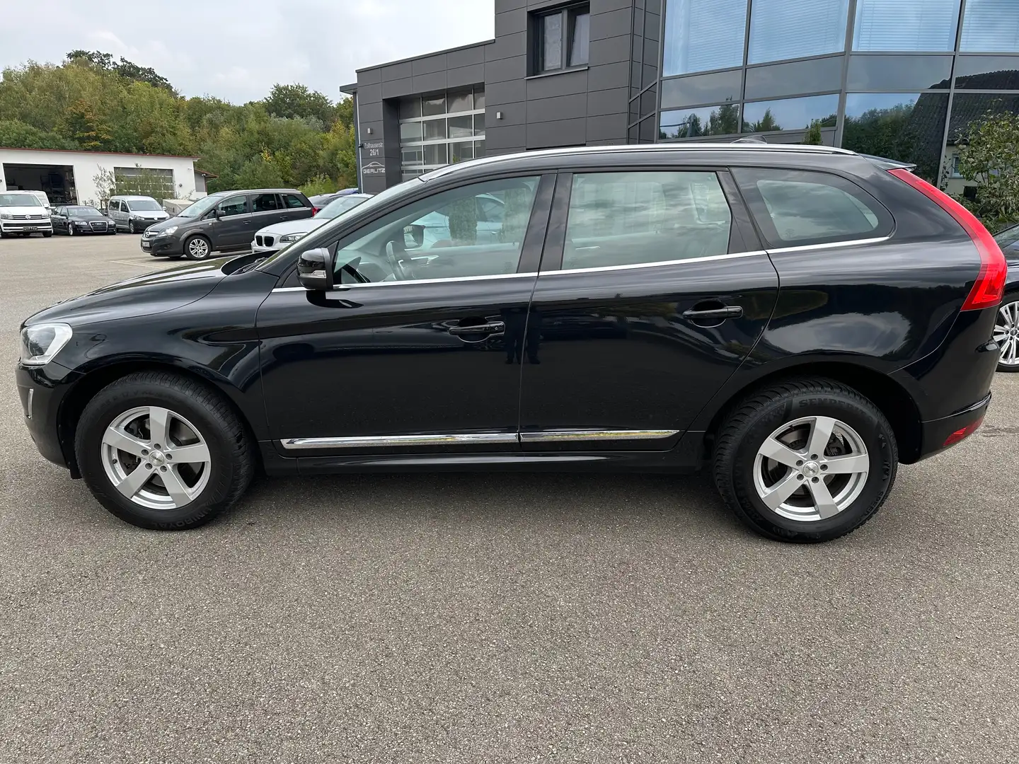 Volvo XC60 Summum AWD Schwarz - 2