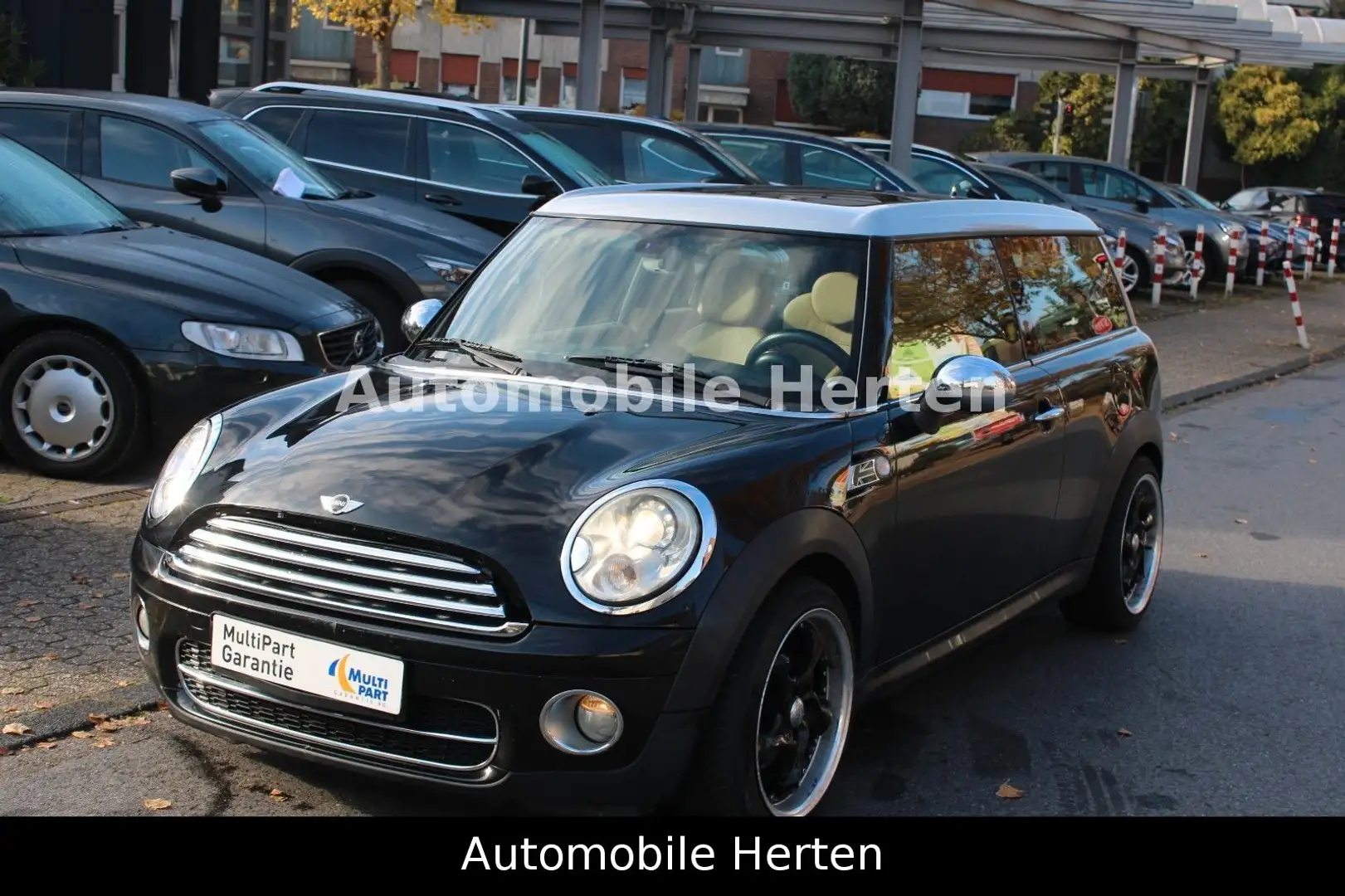 MINI Cooper D Clubman Cooper 1.6 D Clubman*AUTOMATIK*LEDER*PANO*XENON* Schwarz - 1