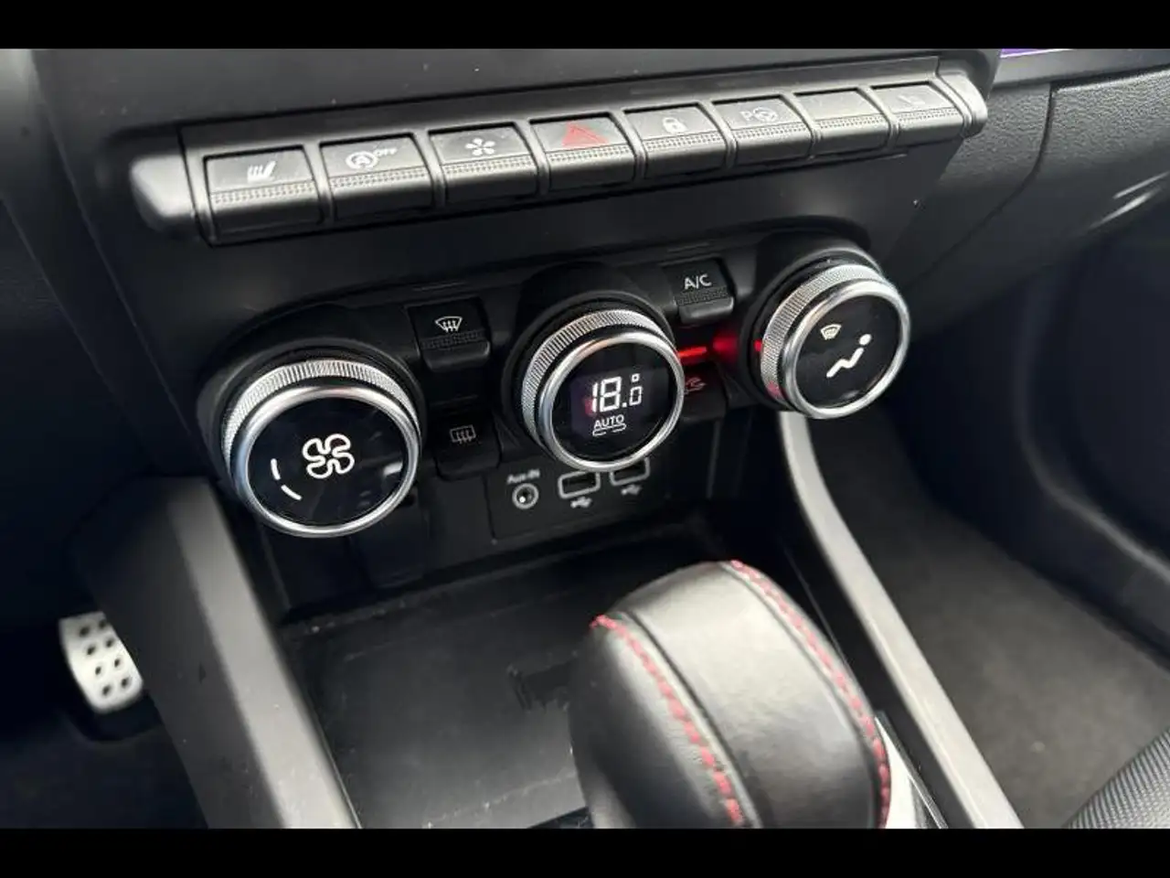 Renault Arkana Hybrid E-Tech R.S. Line full option 14