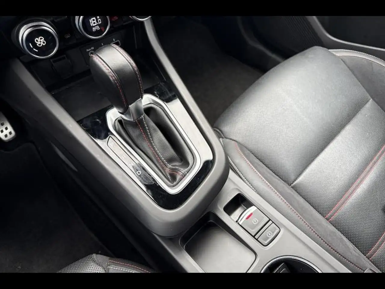 Renault Arkana Hybrid E-Tech R.S. Line full option 15