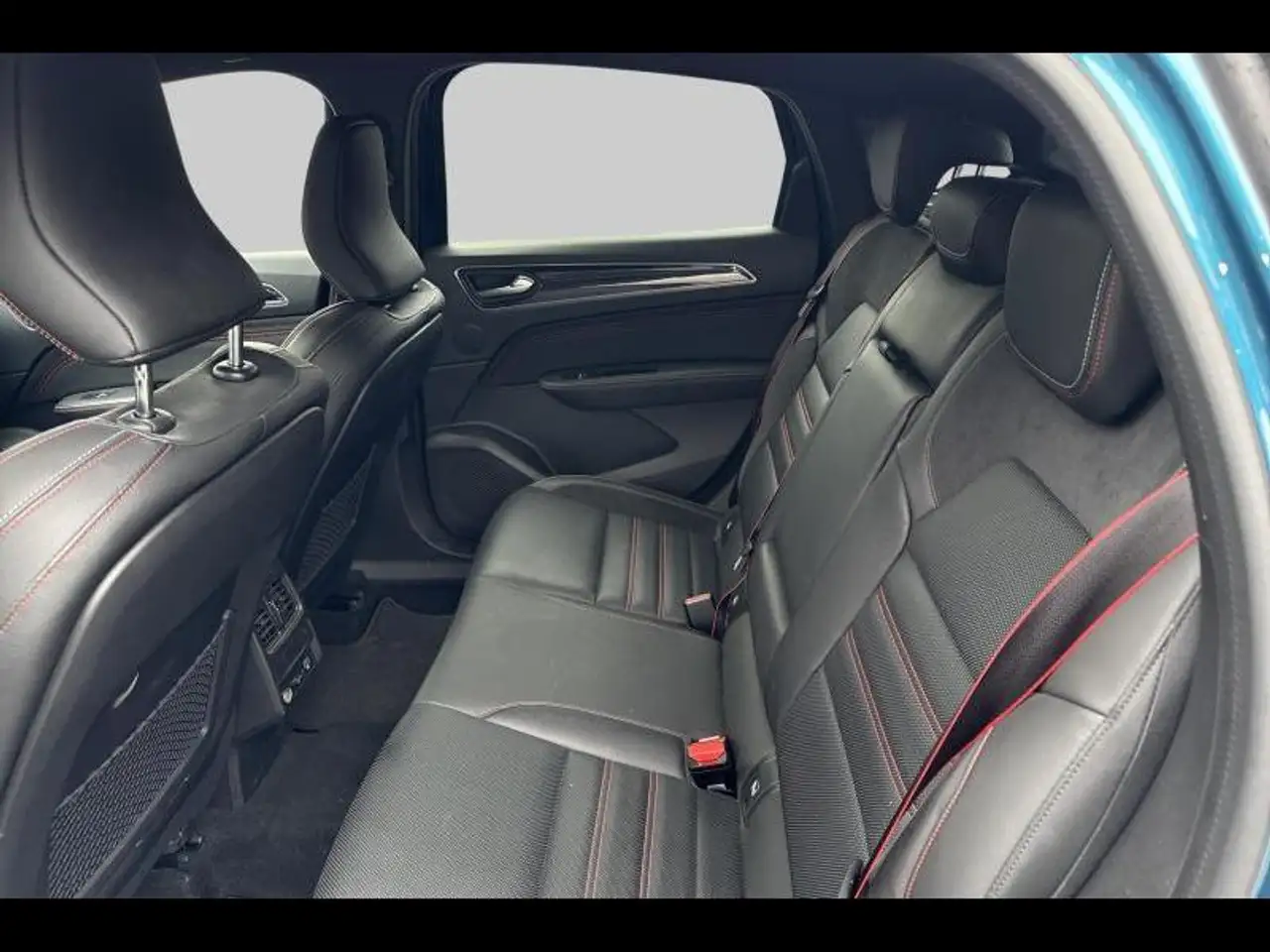 Renault Arkana Hybrid E-Tech R.S. Line full option 17