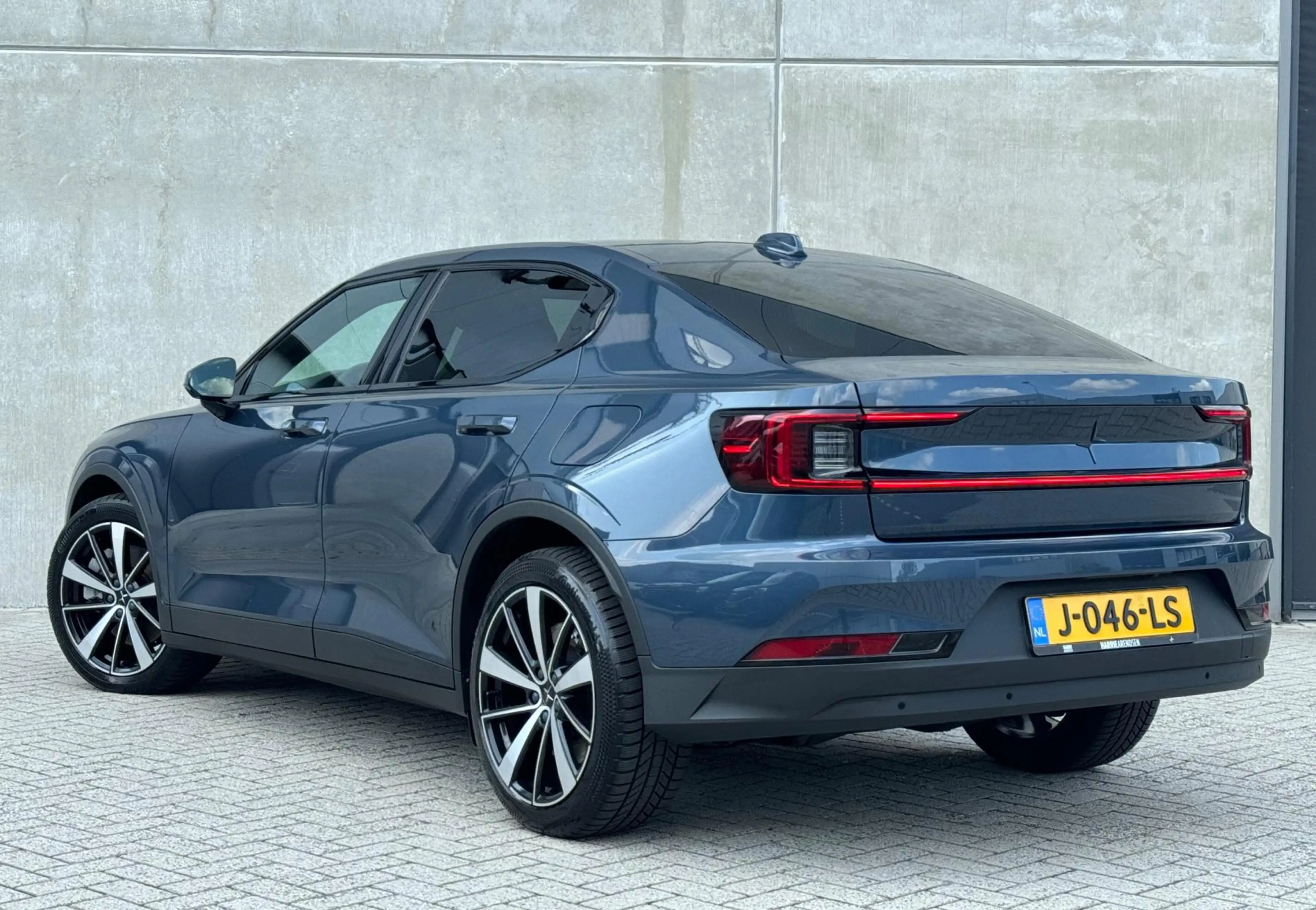 Polestar 2 Long Range Dual Motor 78kWh AWD LAUNCH EDITION — photo 4