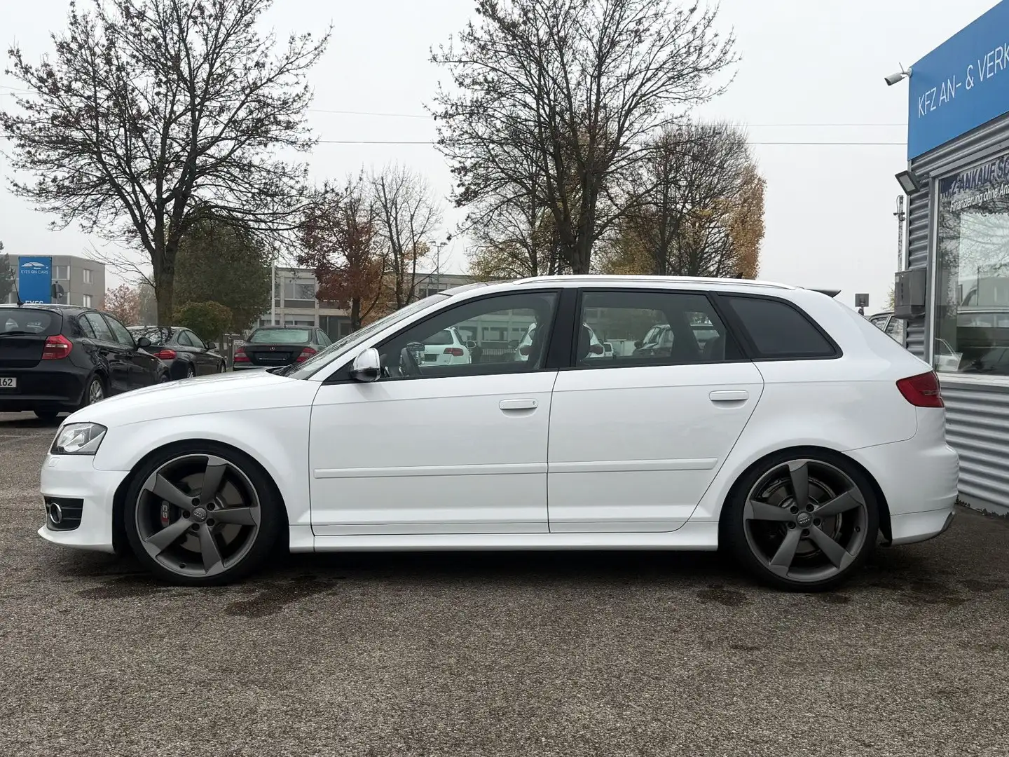 Audi S3 Sportback 2.0 TFSI Quattro*AUT.*PANO*NAVI*UVM - 2