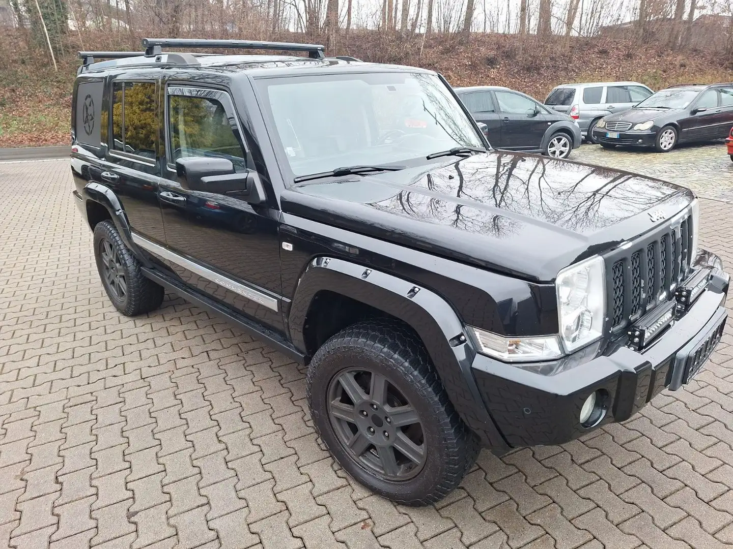 Jeep Commander 3.0, AT, 7-Sitzer Czarny - 1