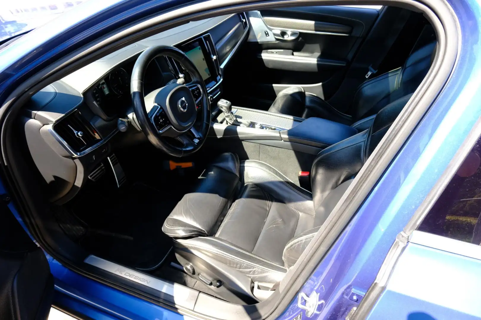 Volvo V90 2.0 D4 Aut. R-Design 190PK Pano|Leder|Bowers&Wilki Blauw - 2