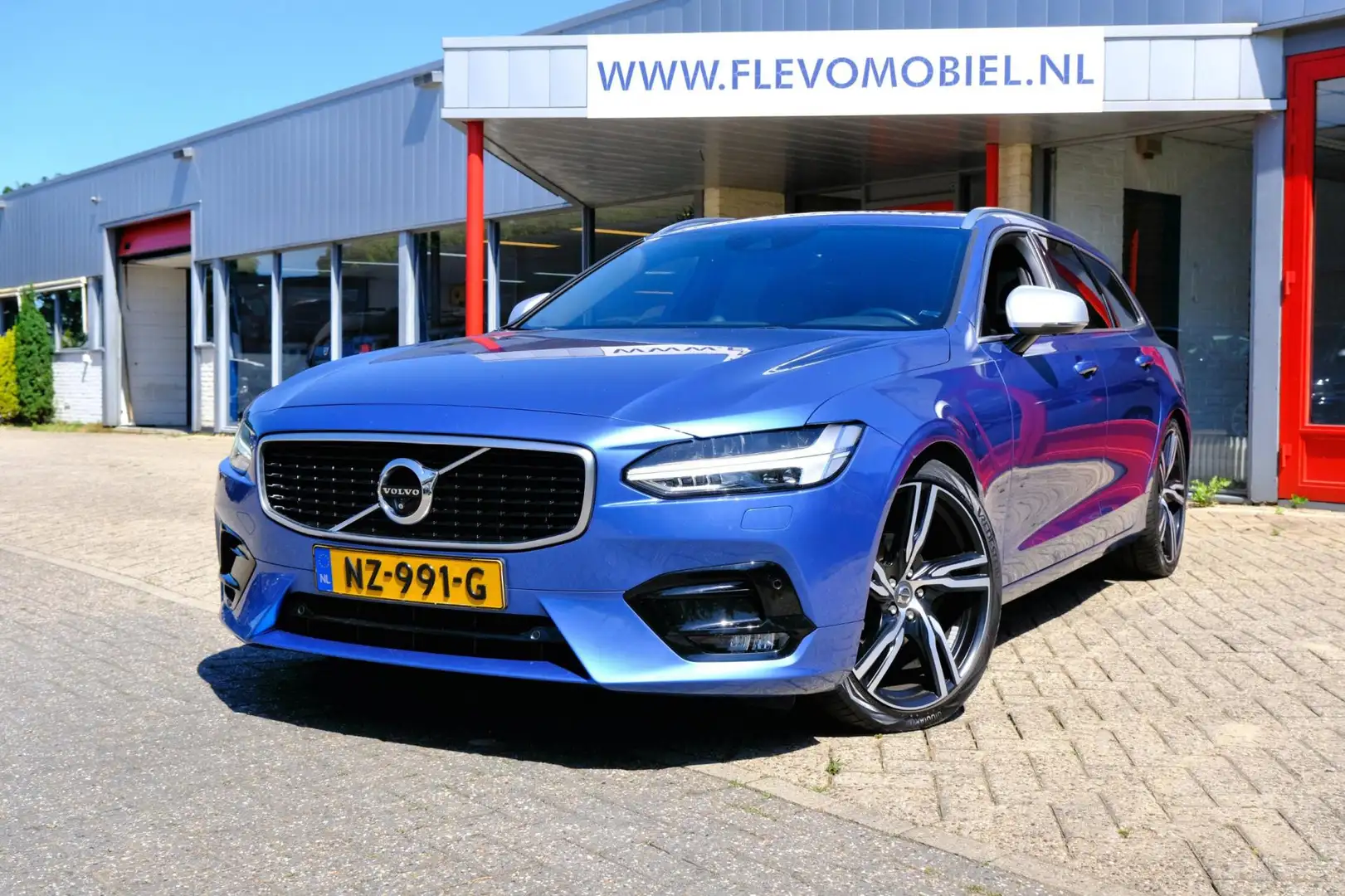 Volvo V90 2.0 D4 Aut. R-Design 190PK Pano|Leder|Bowers&Wilki Blauw - 1