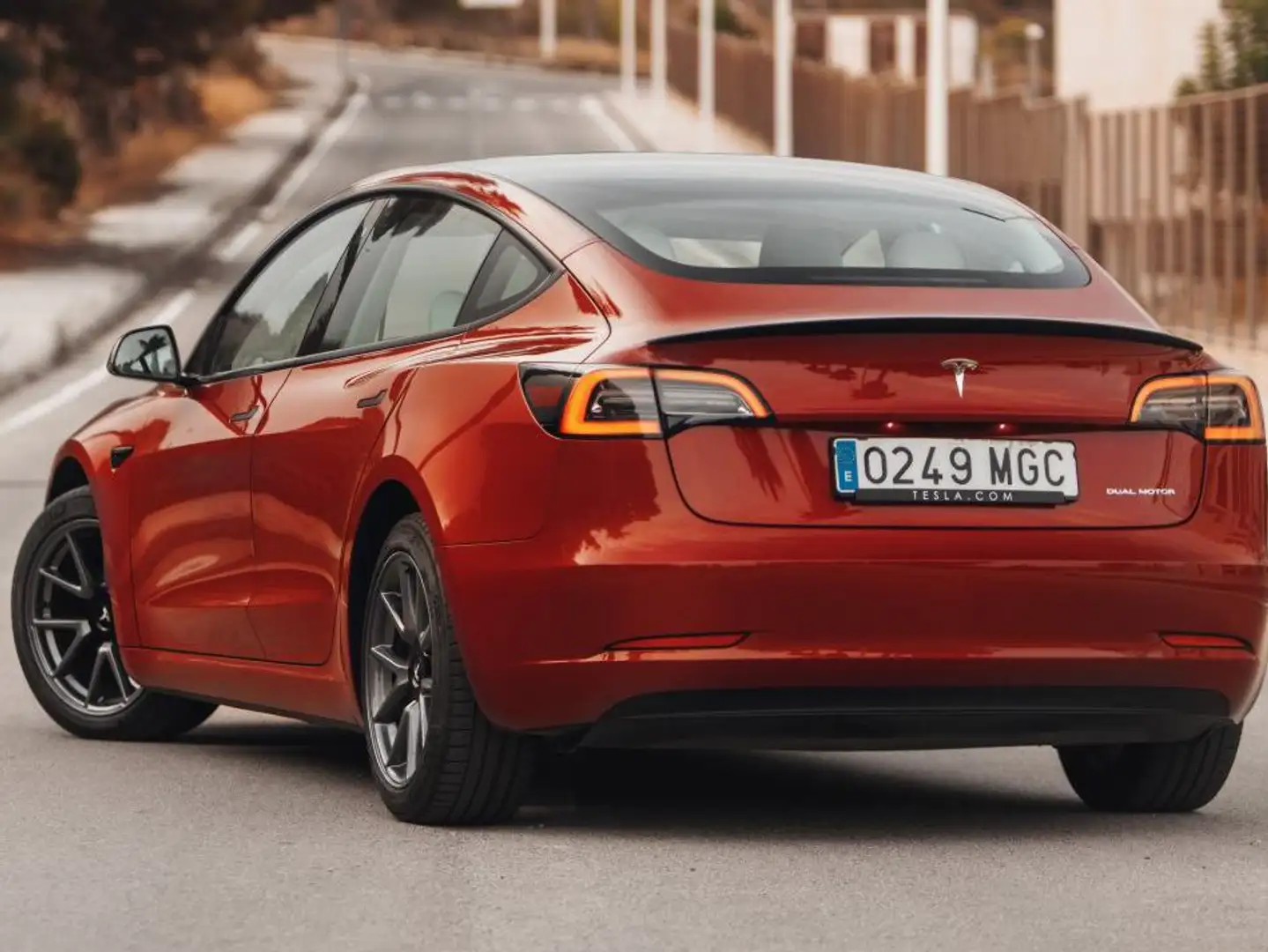 Tesla Model 3 Model 3 Long-Range Dual Motor AWD Dual Motor Rojo - 2