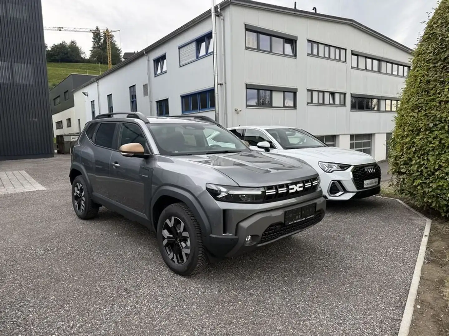 Dacia Duster TCe 130 Extreme 4x4 Kamera Sitzheizung Navi Grau - 2