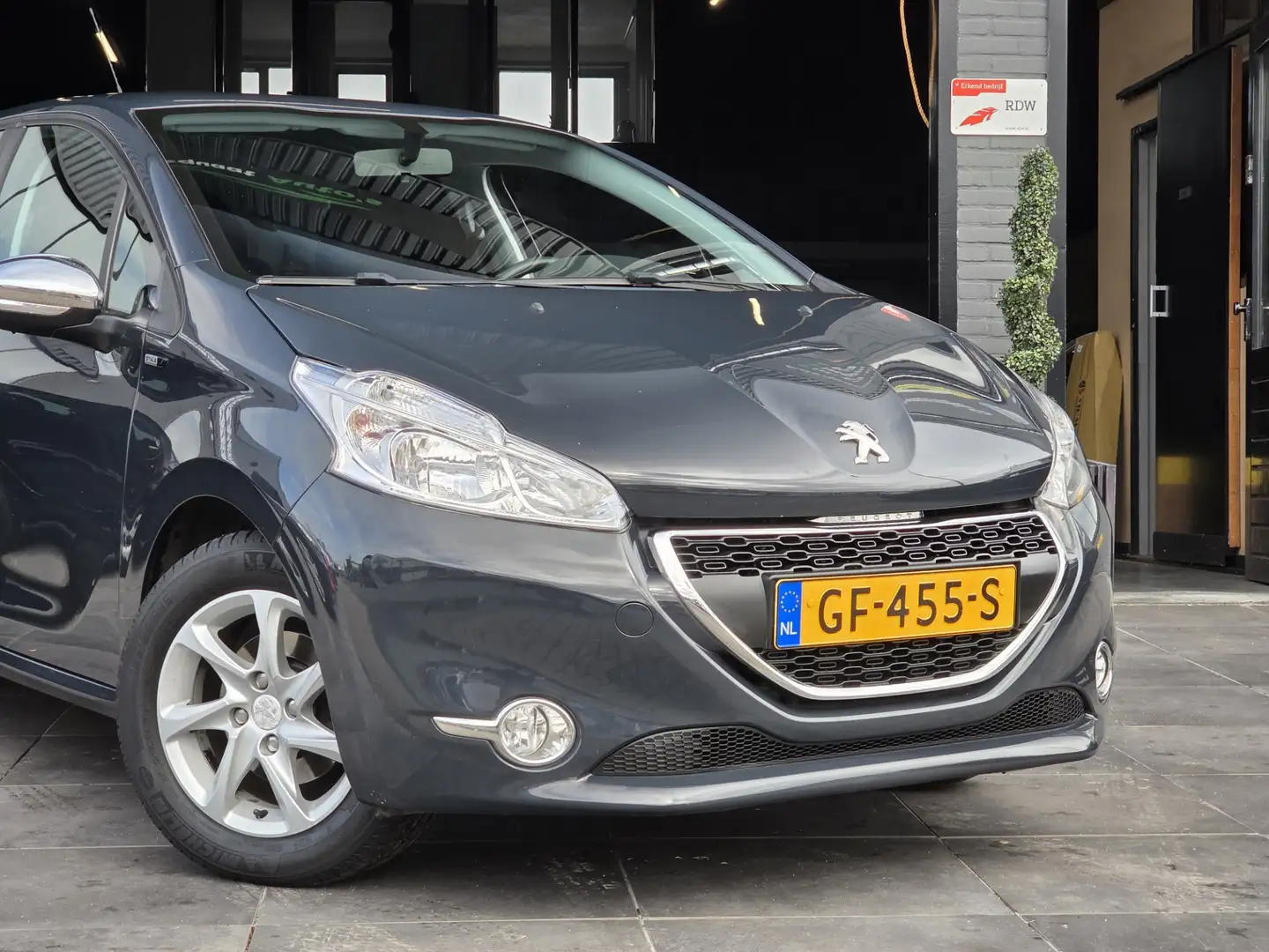 Peugeot 208 1.2 PureTech Style|APK|NAP|Cruise|Airco|Scherm Zwart - 2