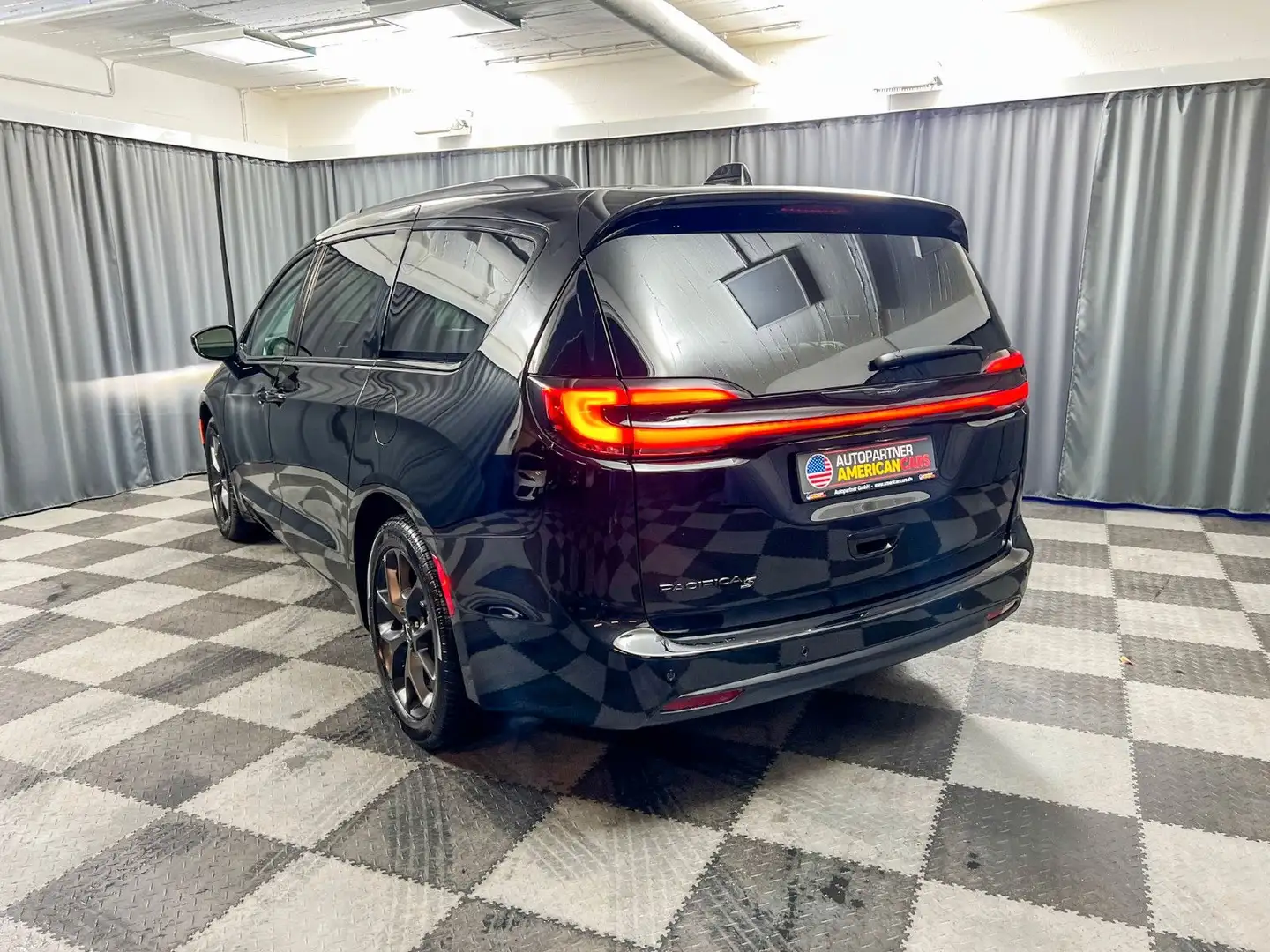 Chrysler Pacifica Touring L S-Package, 20 ", All Black Fekete - 2
