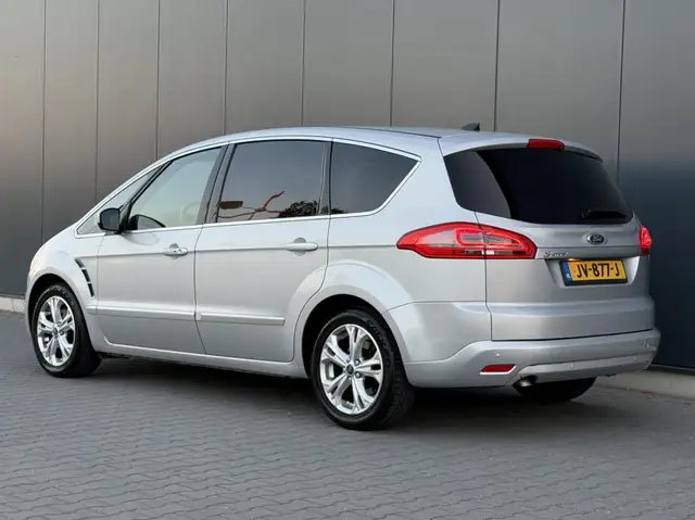 Ford S-Max view 11