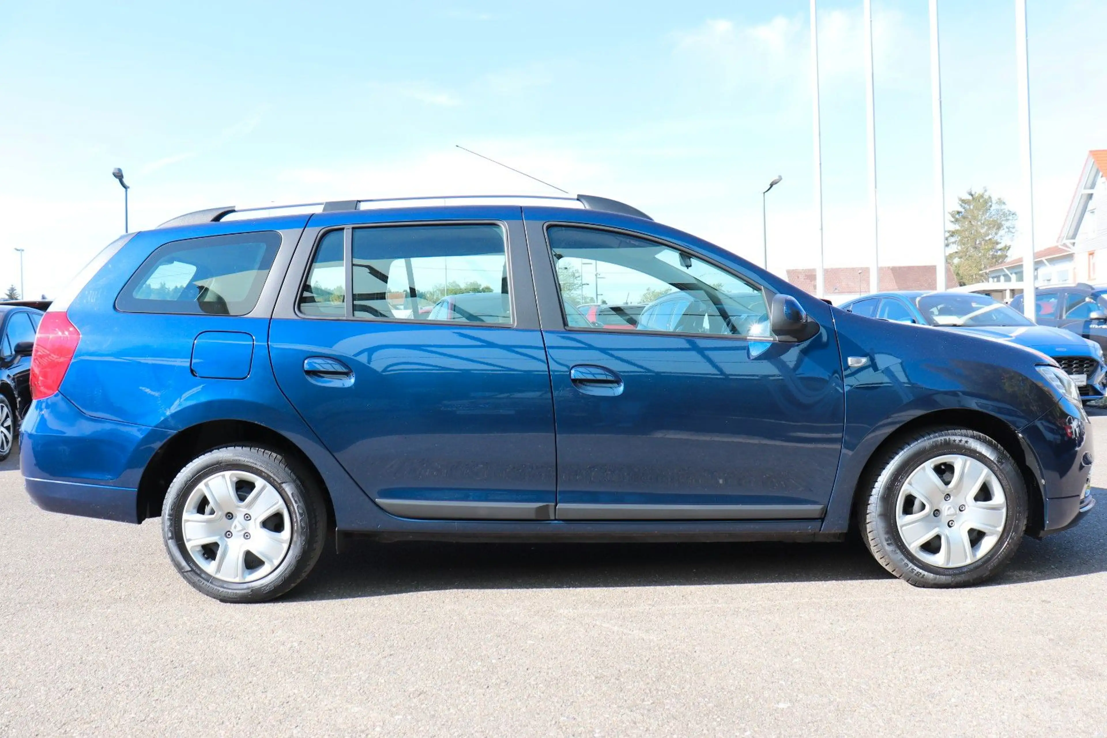Dacia Logan MCV II Kombi Laureate, Navi, Klima, PDC — photo 11