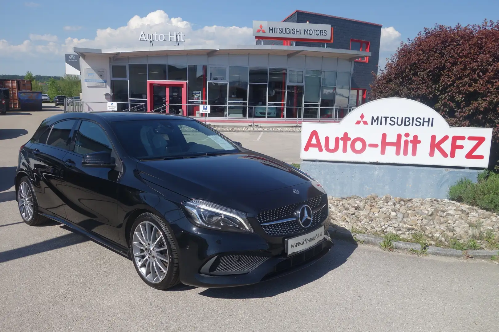 Mercedes-Benz A 200 A 200 d Aut.***AMG line/Panorama/Kamera/18"*** Schwarz - 1