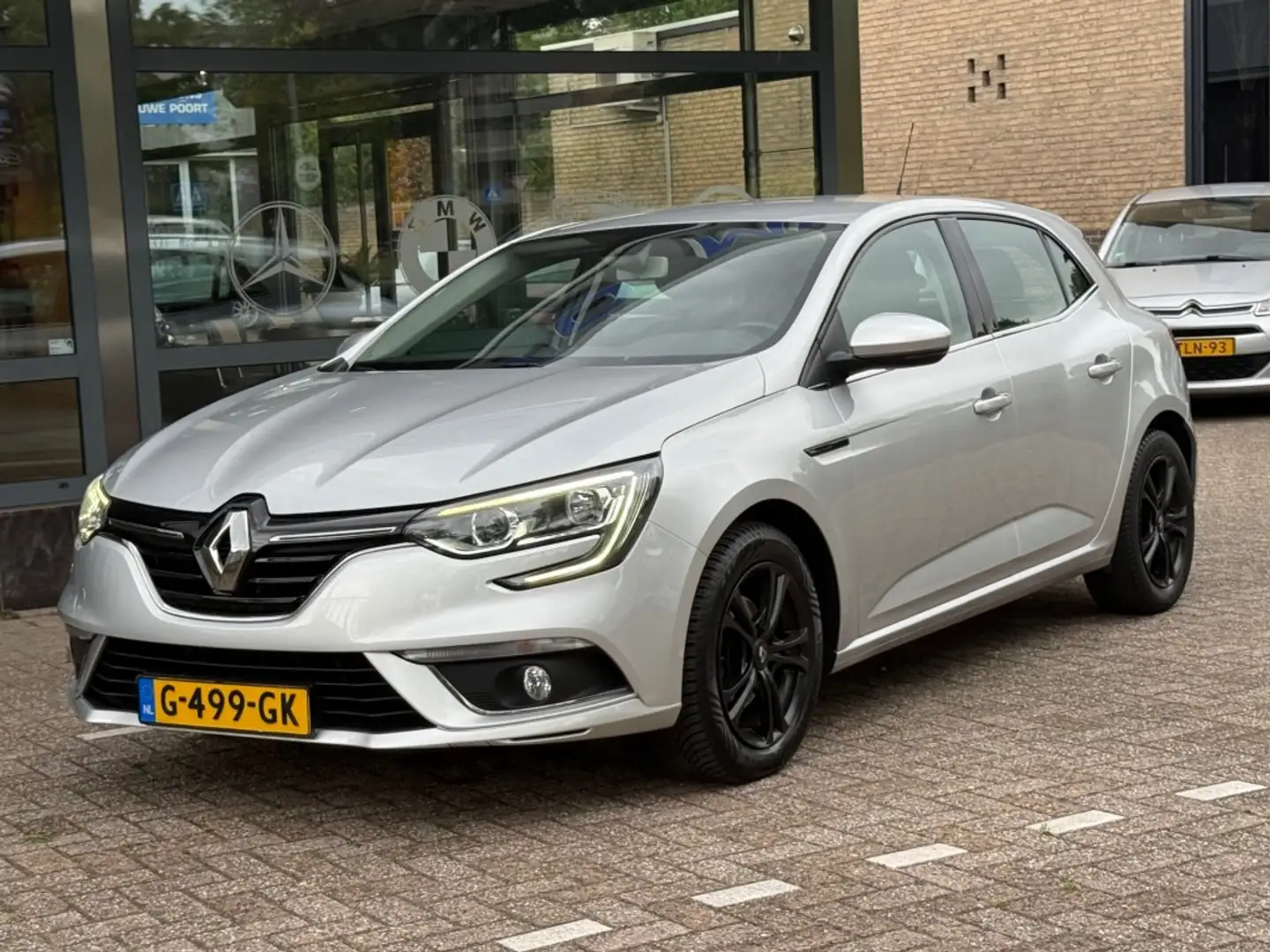 Renault Megane 1.5 dCi ECO2 Limited Navi Airco Cruise Grau - 2