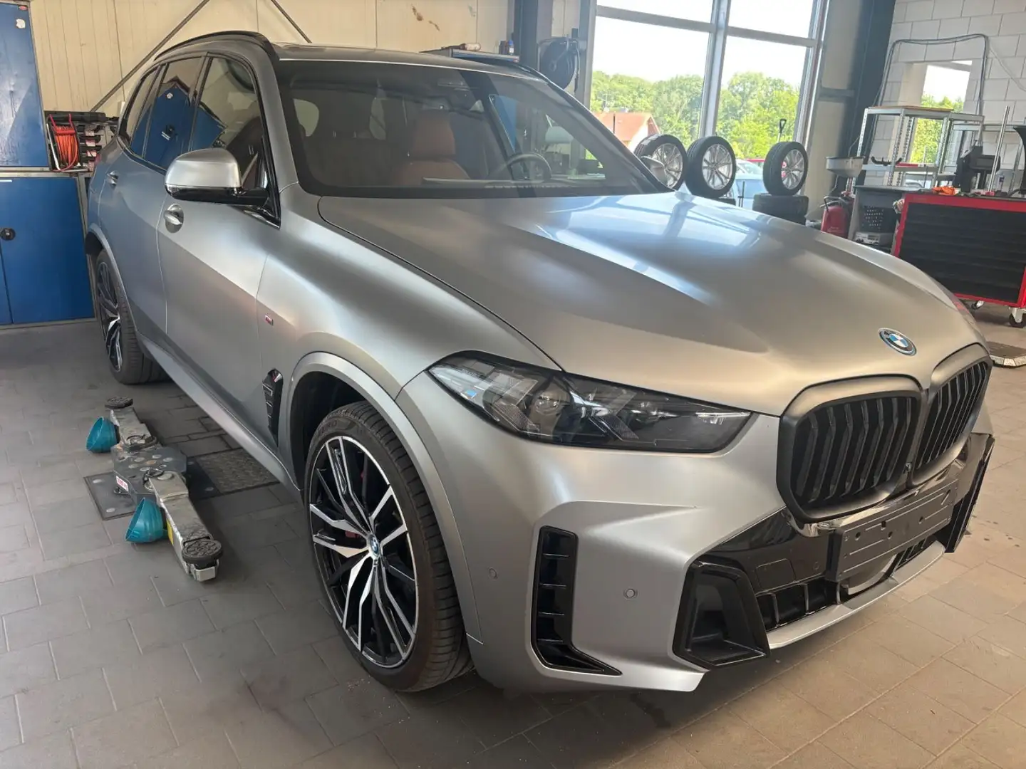 BMW X5 50 e xDrive M Sport frozen matt NP 153.000,- Gris - 1