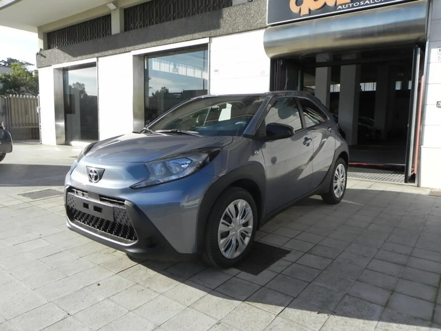 Toyota Aygo X 1.0 VVT-i 72 CV 5 porte Active S-CVT Blu/Azzurro - 1