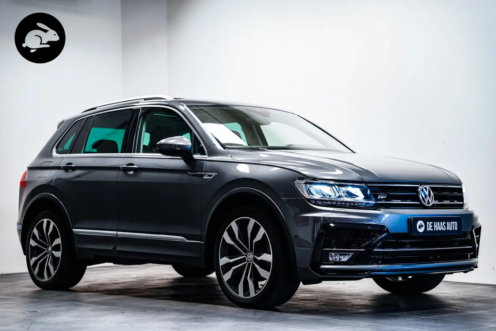 Volkswagen Tiguan 2.0 TSI 190pk 4M|R-Line|Pano dak|Camera|Trekhaak Grijs - 1
