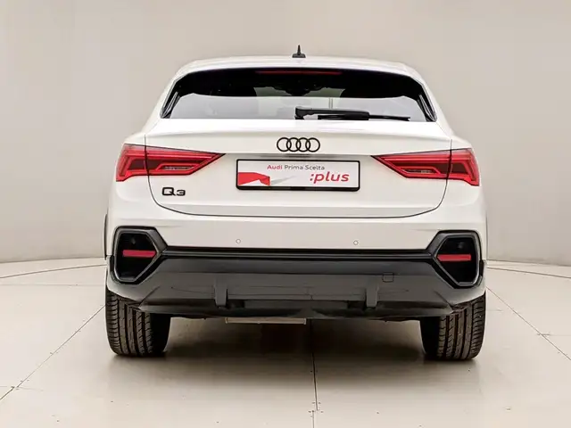 Audi Q3 view 5