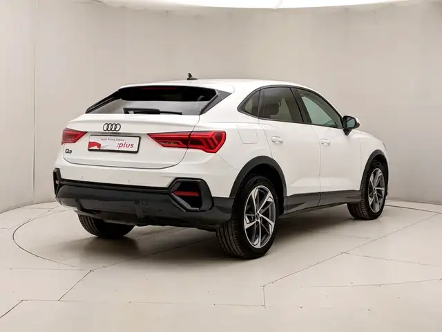 Audi Q3 view 4