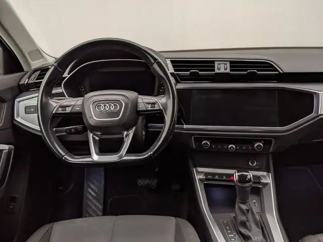 Audi Q3 view 7
