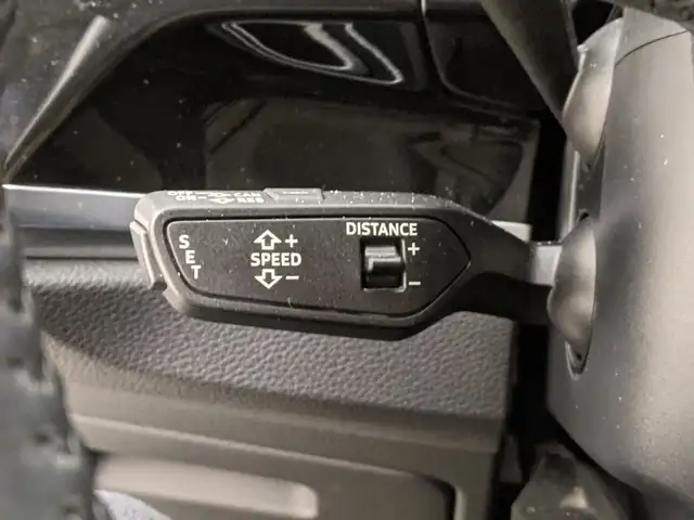 Audi Q3 view 8